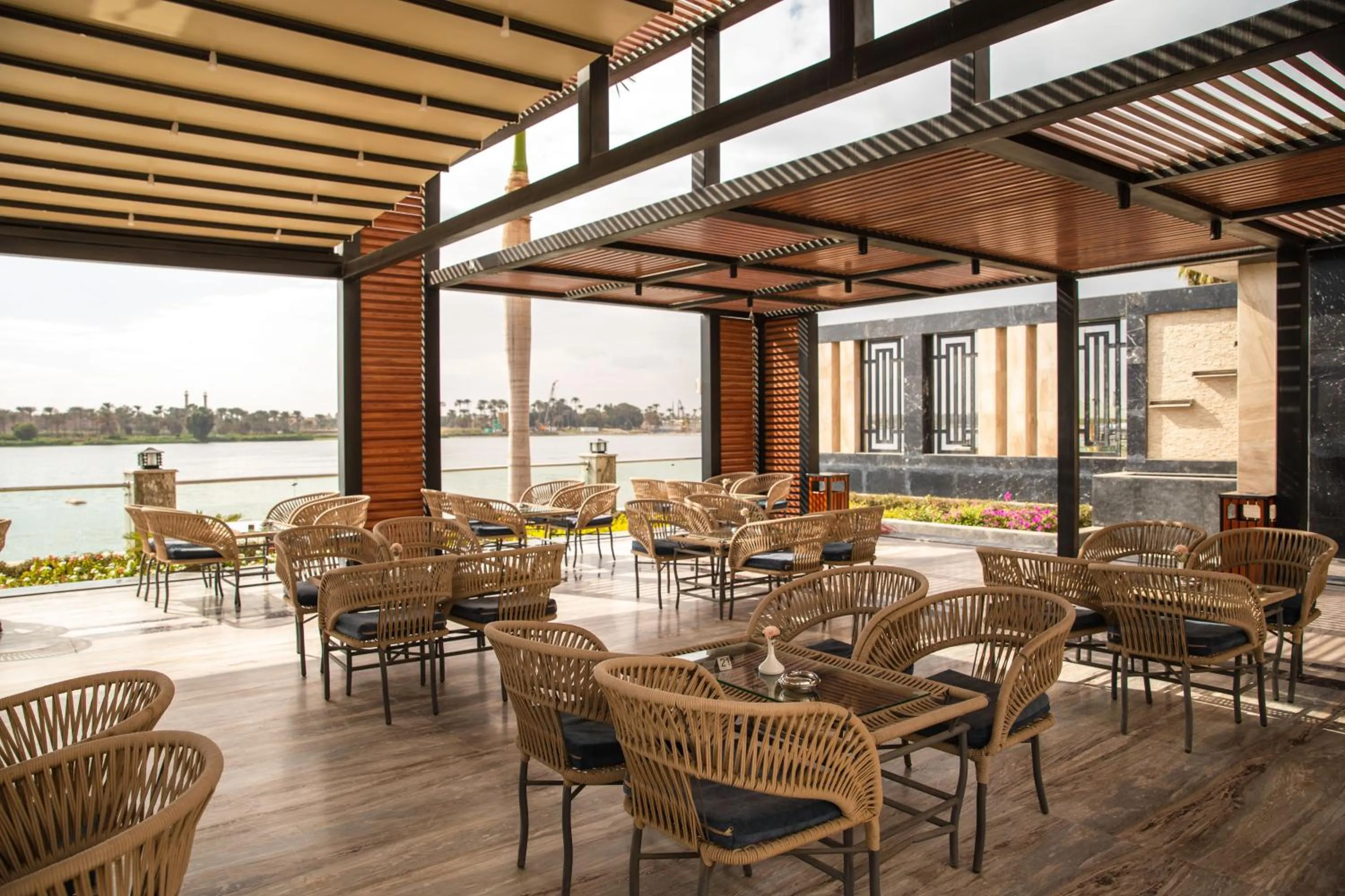 Restaurant/places to eat in Nile Club hotel