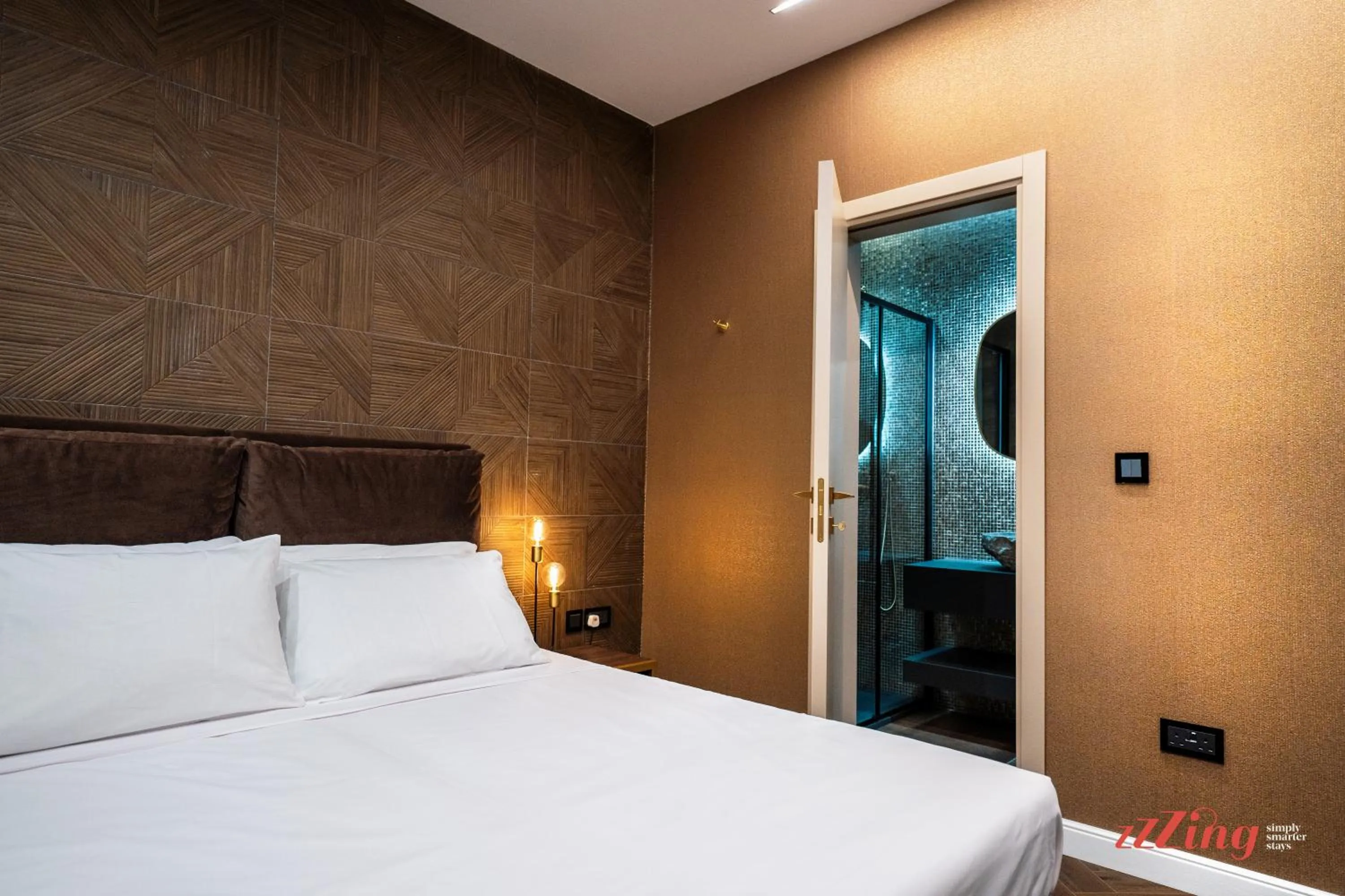 Bedroom, Bed in Avalon Boutique