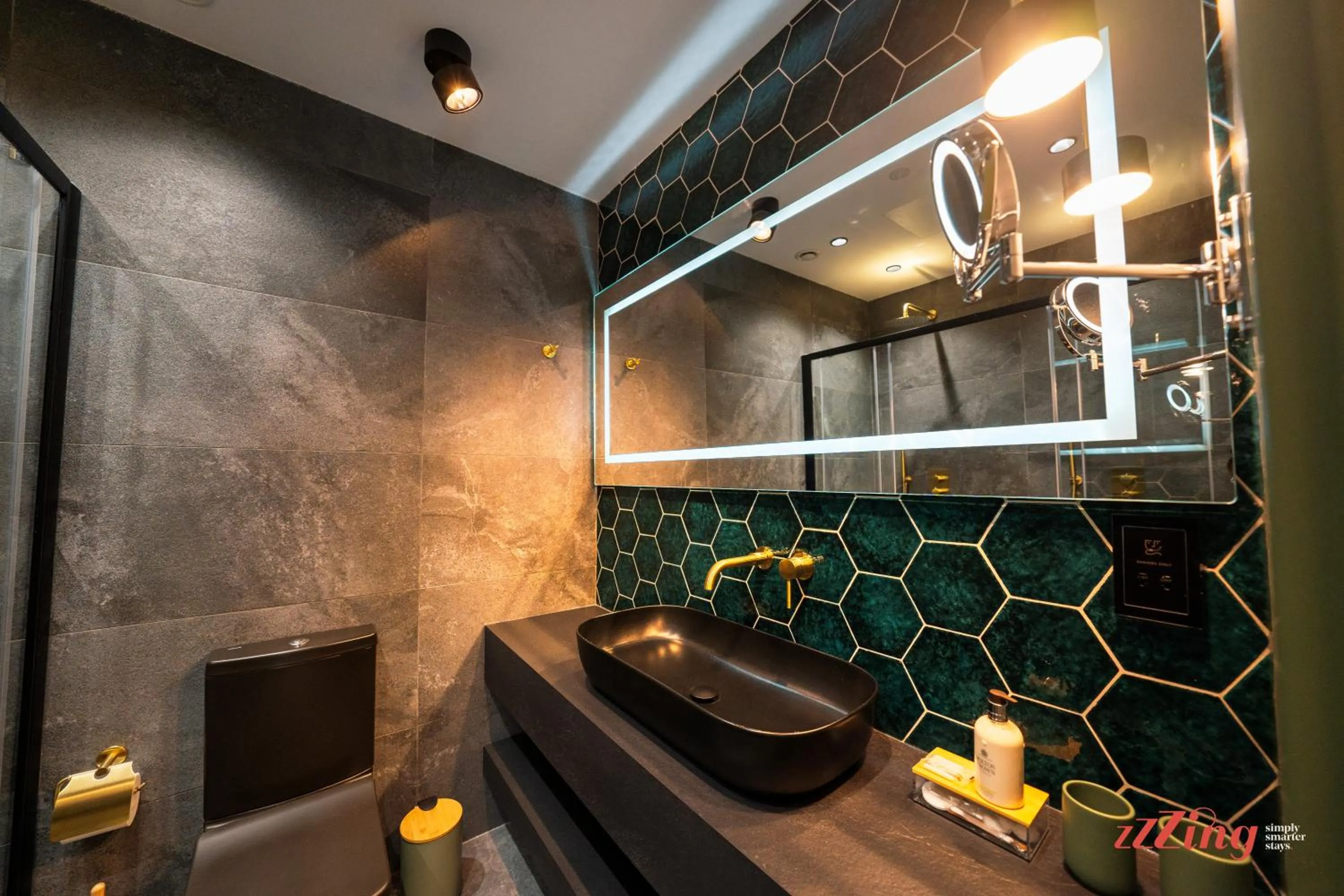 Shower in Avalon Boutique