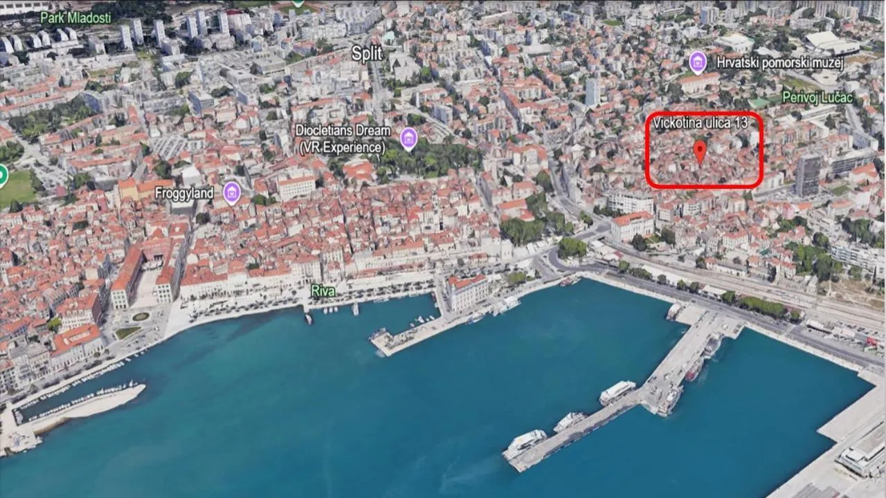 Studio Apartments Petar in old part of town