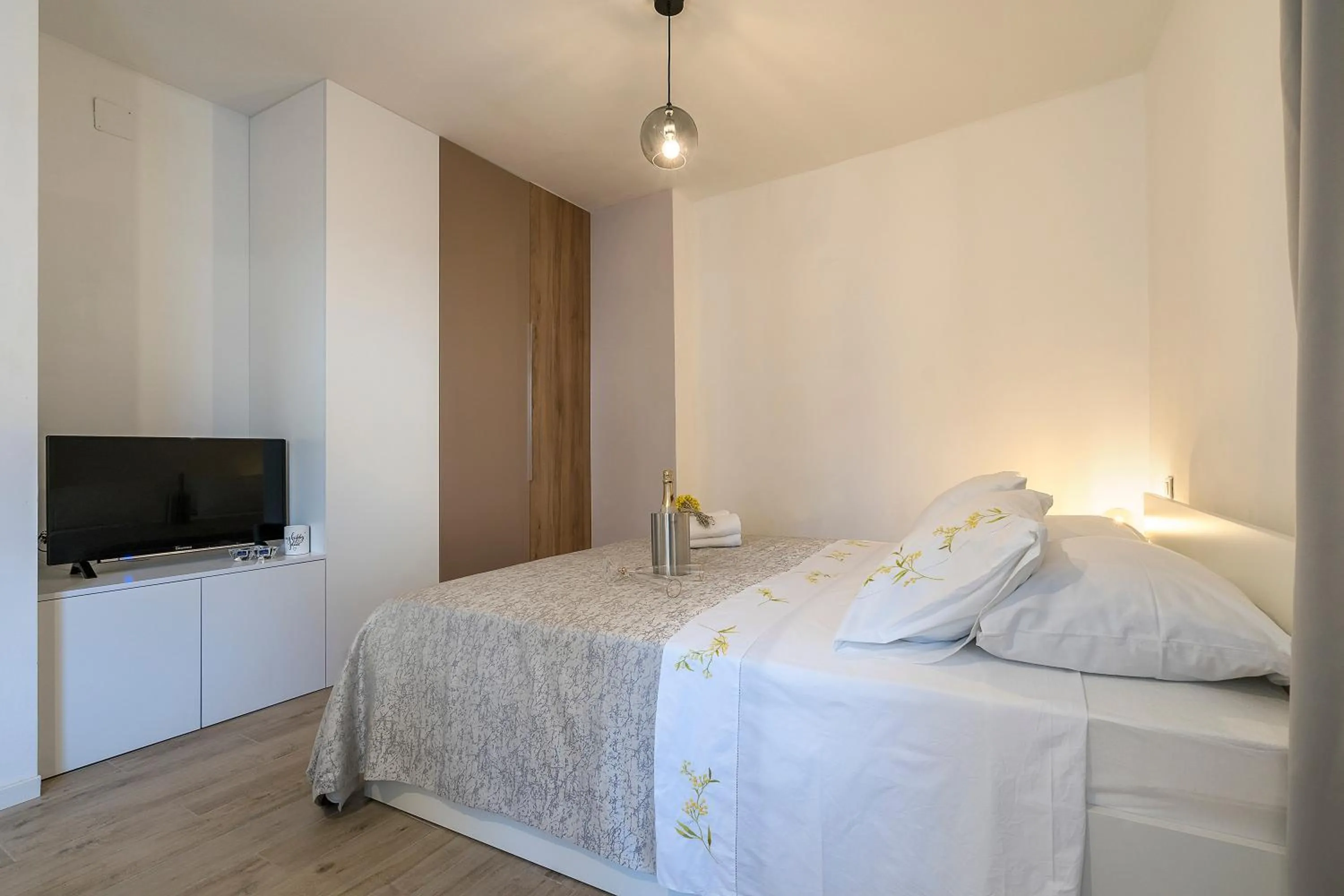 Bed in Studio Apartments Petar in old part of town