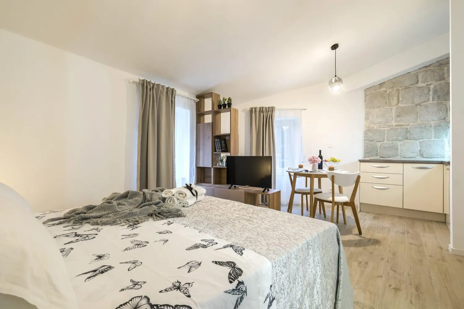 Bed in Studio Apartments Petar in old part of town