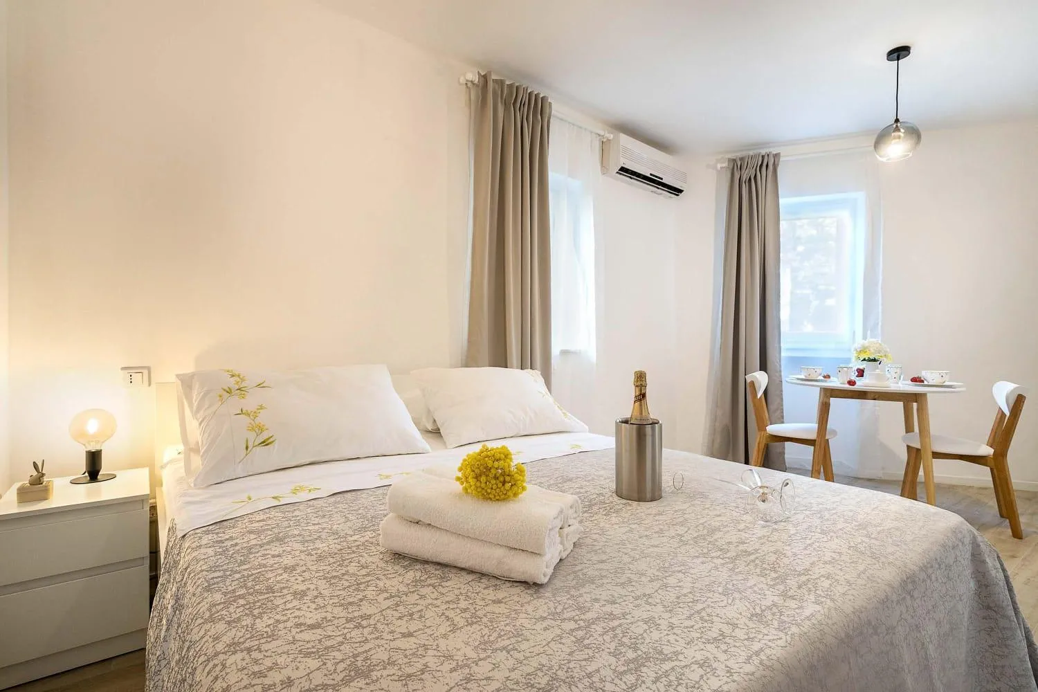 Bed in Studio Apartments Petar in old part of town