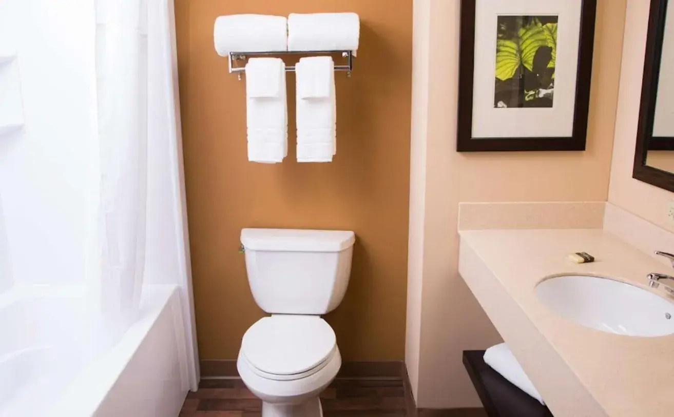 Bathroom in Extended Stay America Suites - Detroit - Southfield - I-696