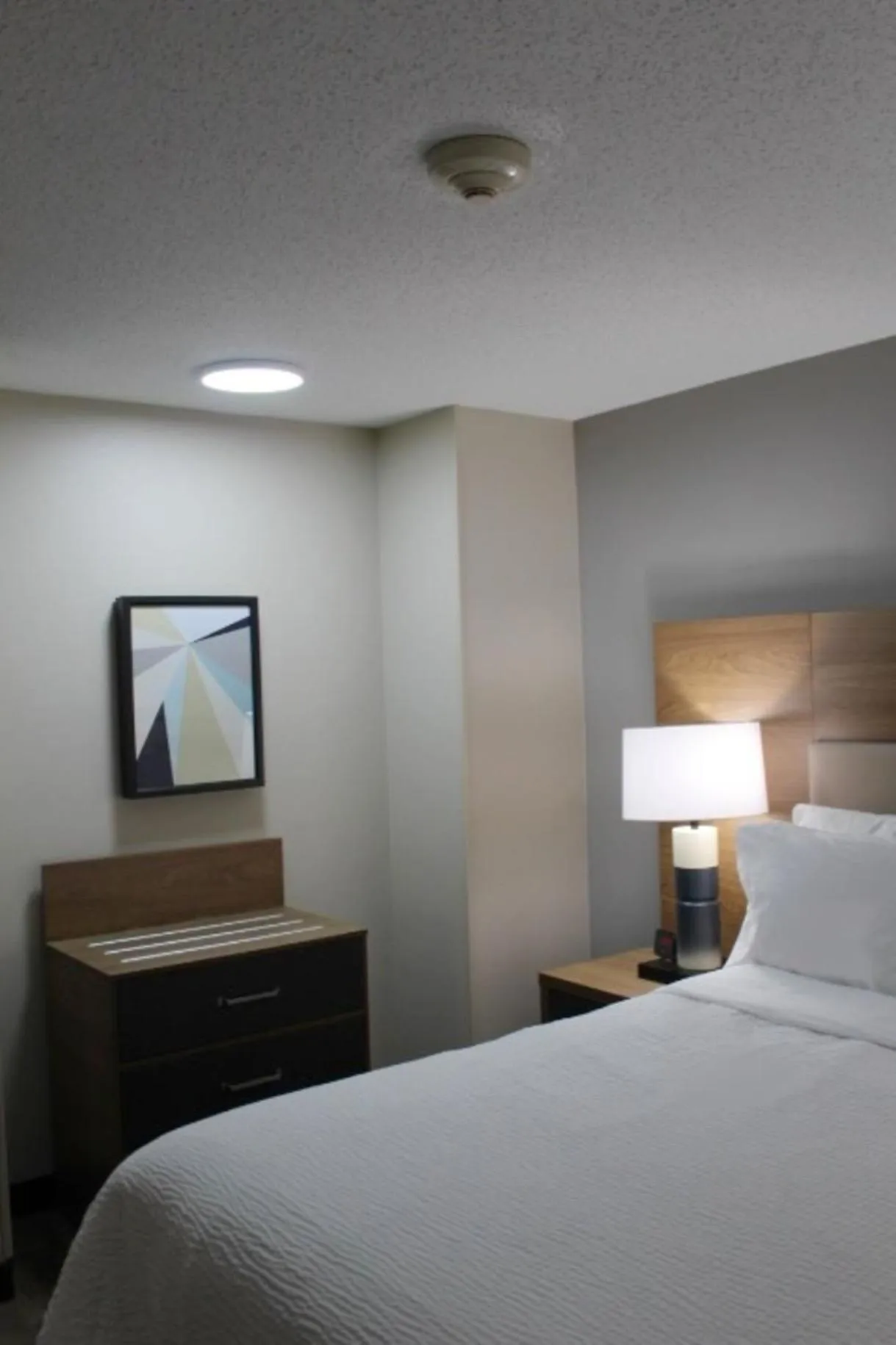 Photo of the whole room, Bed in Candlewood Suites Southfield - Detroit by IHG