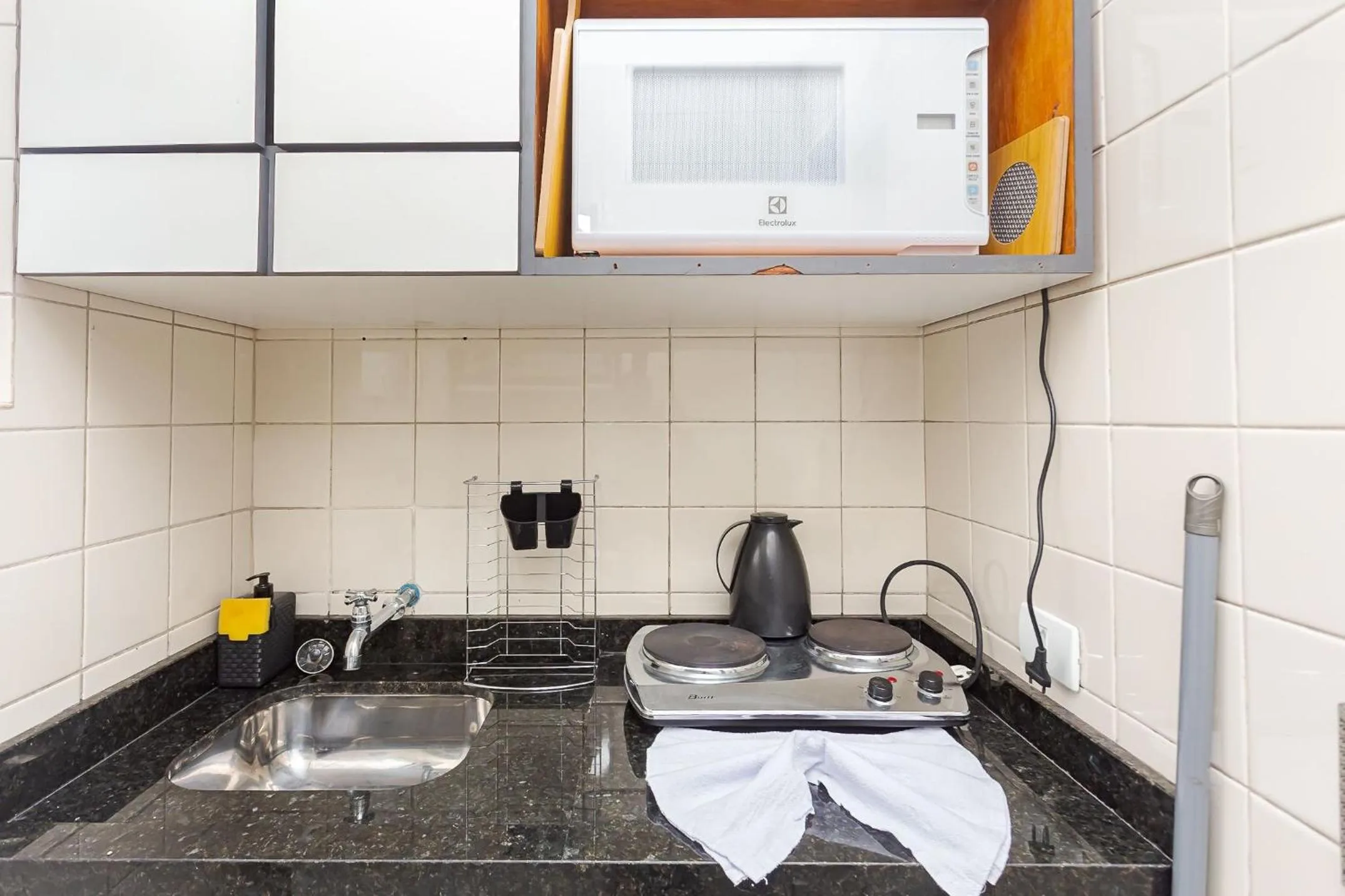 Kitchen or kitchenette in Ed. Charlie Chaplin | Prédio no coração de Curitiba | Gonzaga Stays