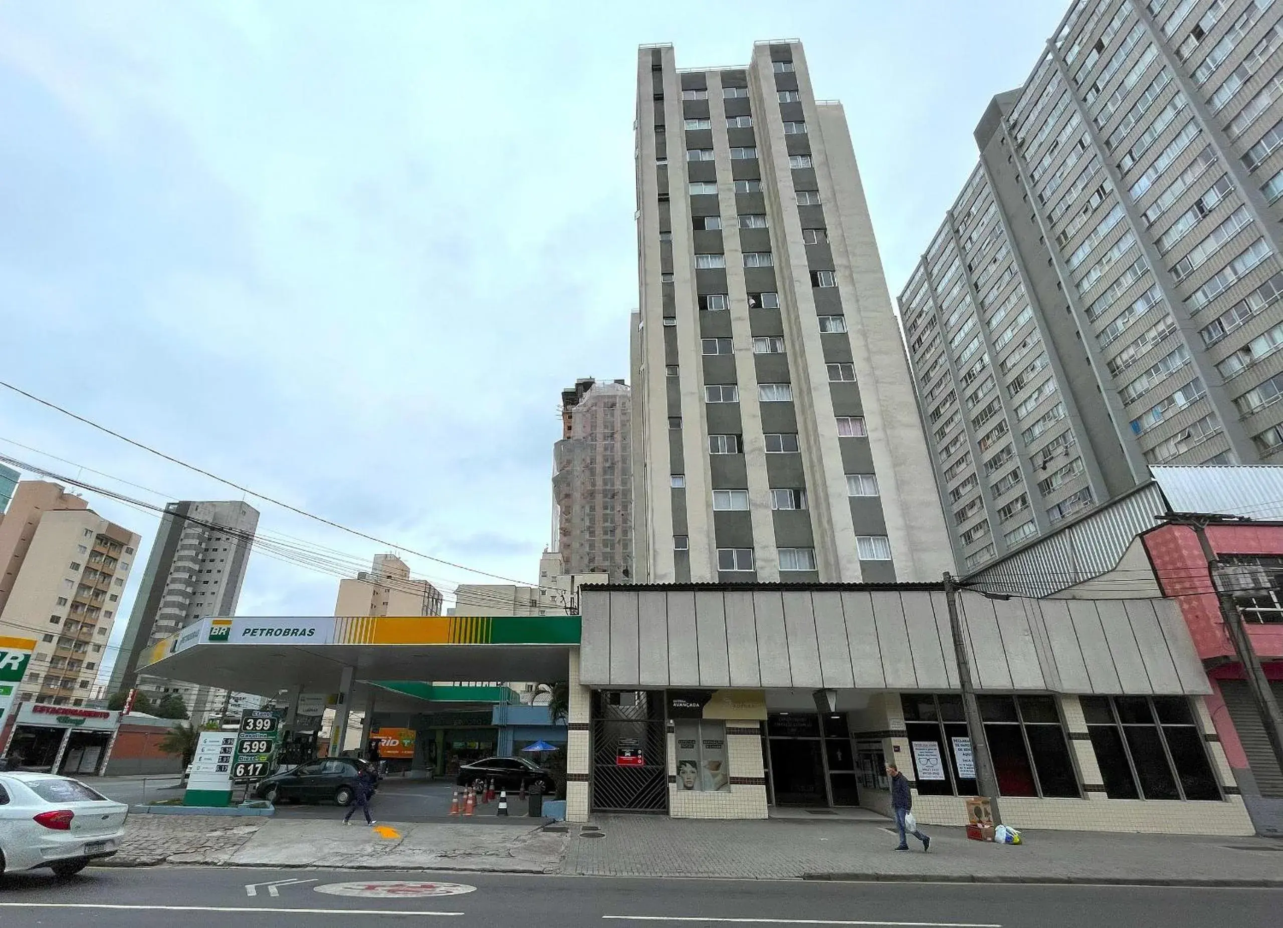 Ed. Charlie Chaplin | Prédio no coração de Curitiba | Gonzaga Stays Ed. Charlie Chaplin | Prédio no coração de Curitiba | Gonzaga Stays