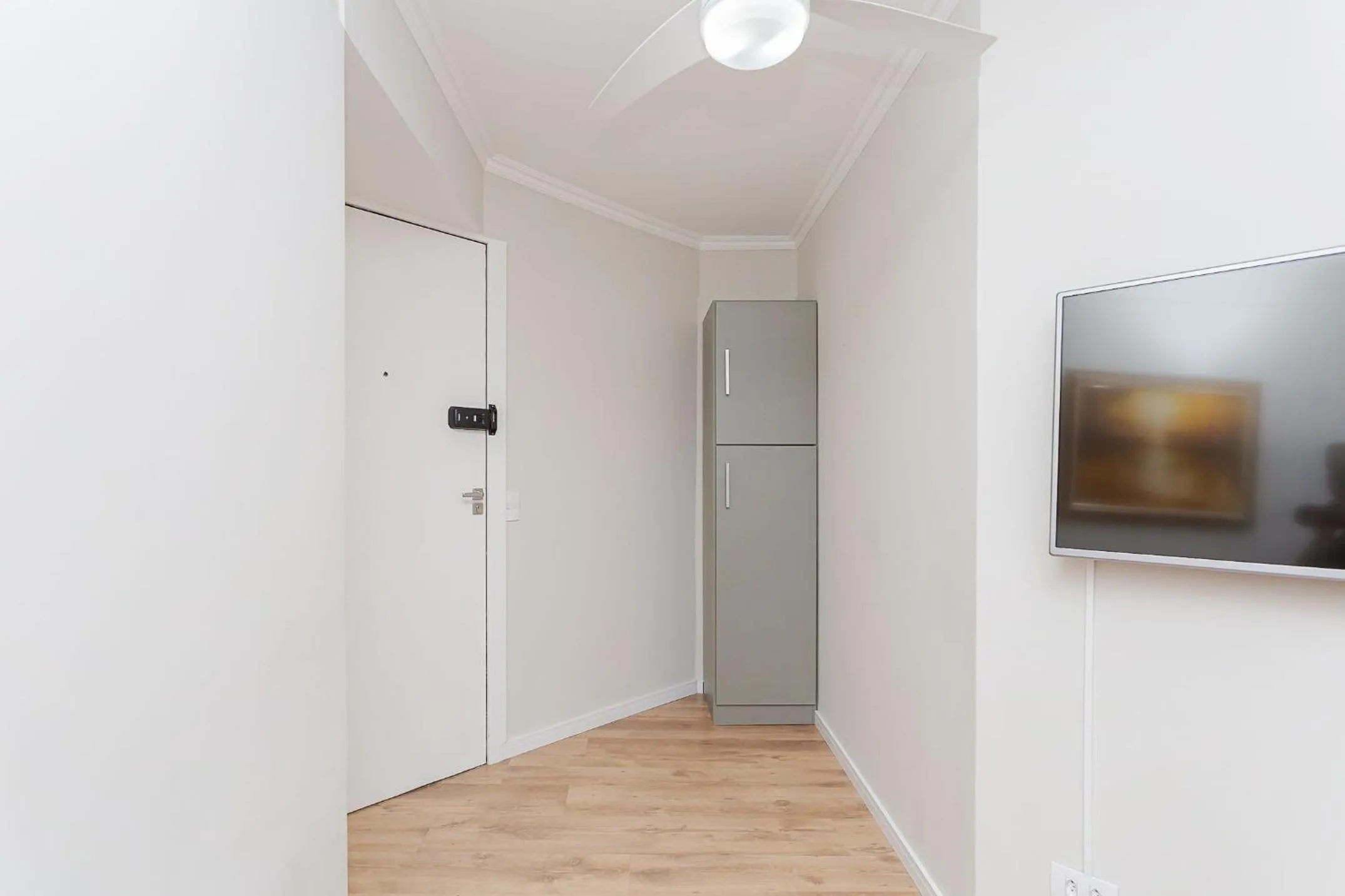 Living room in Ed. Charlie Chaplin | Prédio no coração de Curitiba | Gonzaga Stays