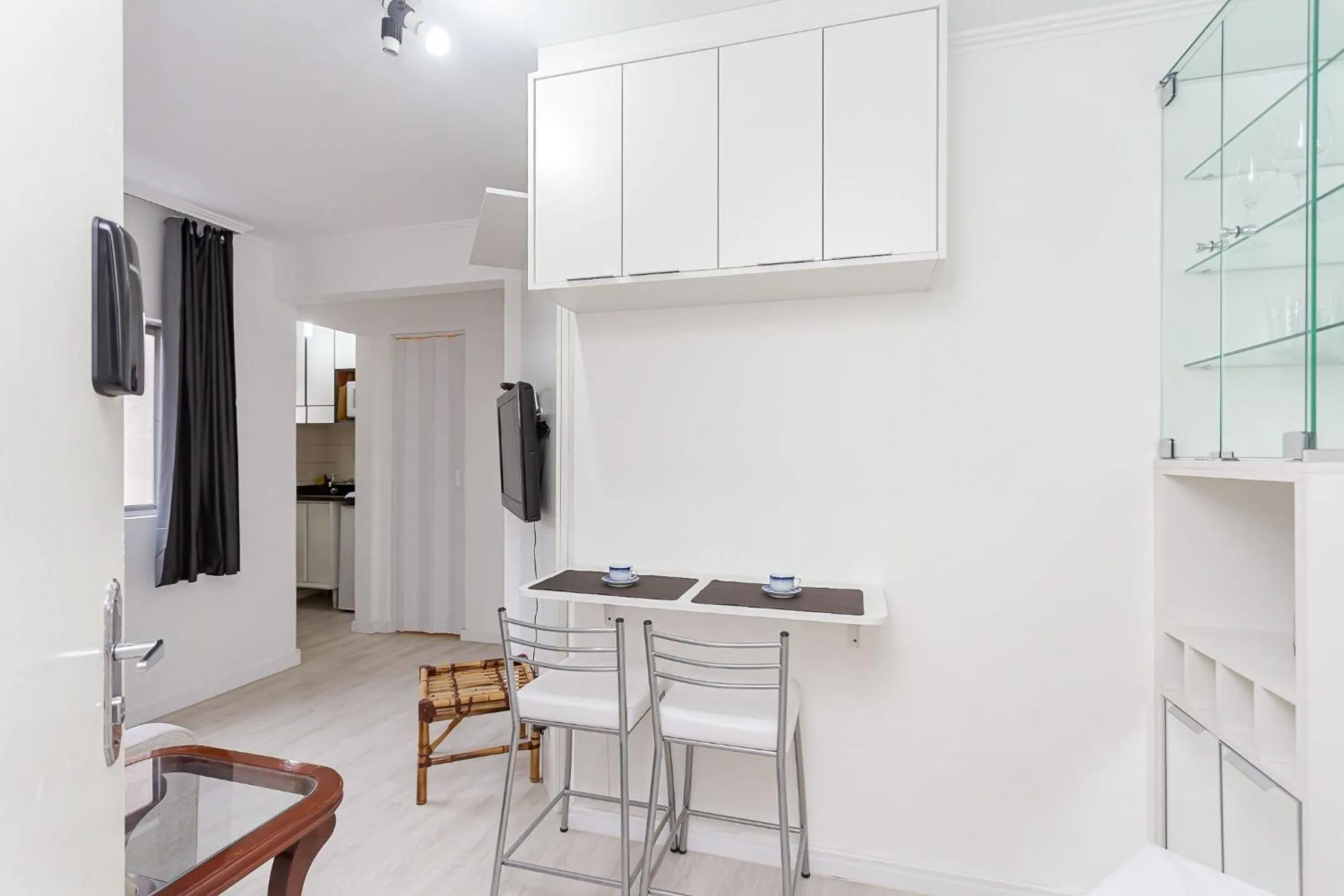 Living room in Ed. Charlie Chaplin | Prédio no coração de Curitiba | Gonzaga Stays