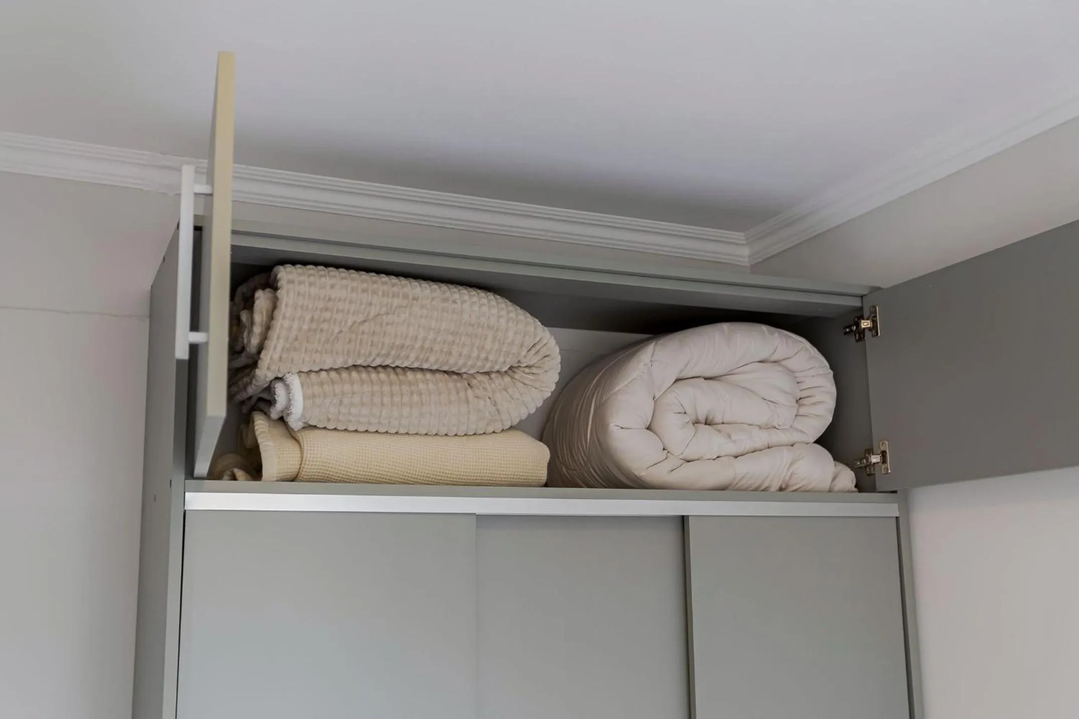 Bedroom in Ed. Charlie Chaplin | Prédio no coração de Curitiba | Gonzaga Stays