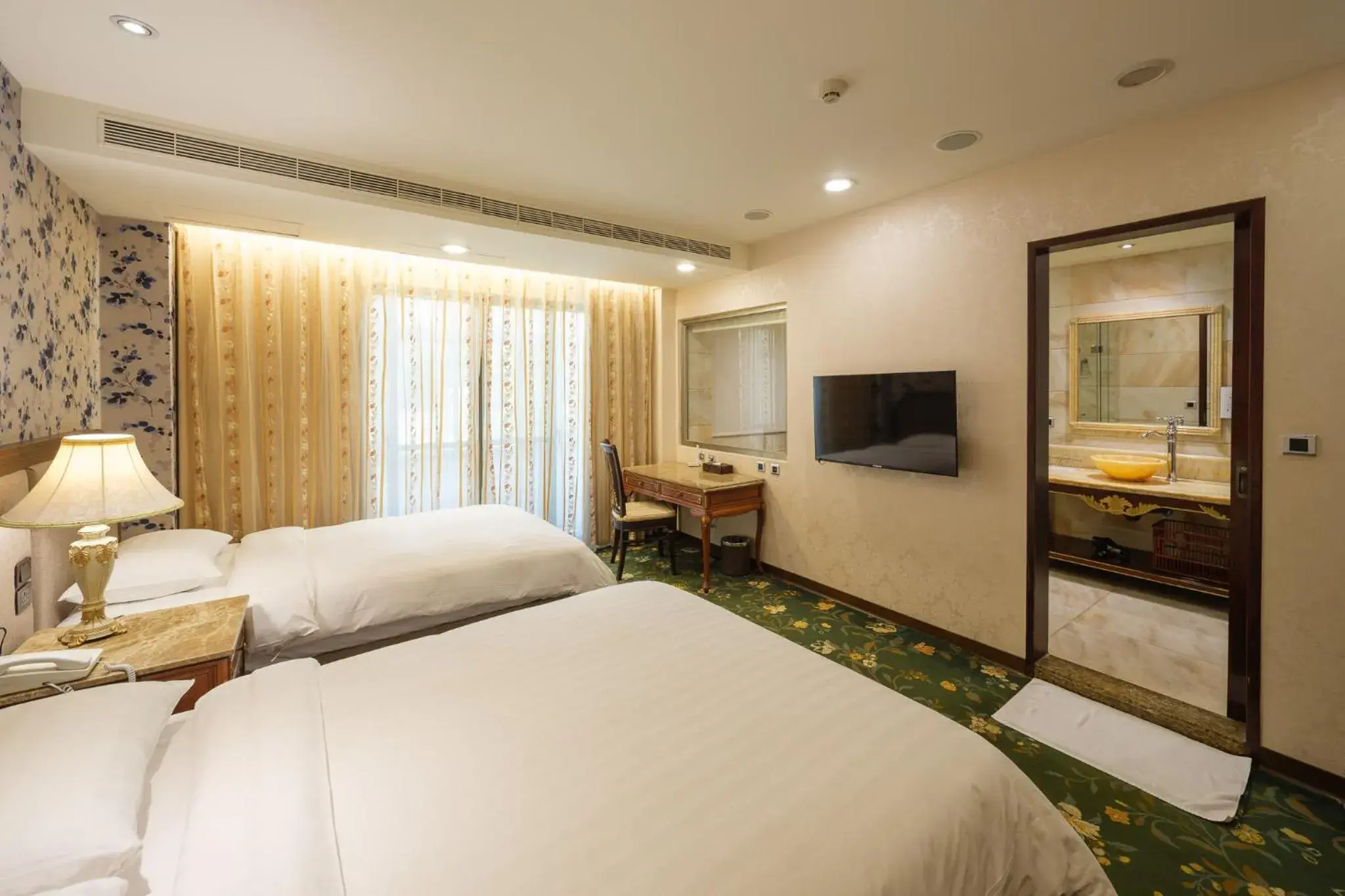 Photo of the whole room, Bed in Grand Pleasure Spring Hotel Photo of the whole room, Bed in Grand Pleasure Spring Hotel