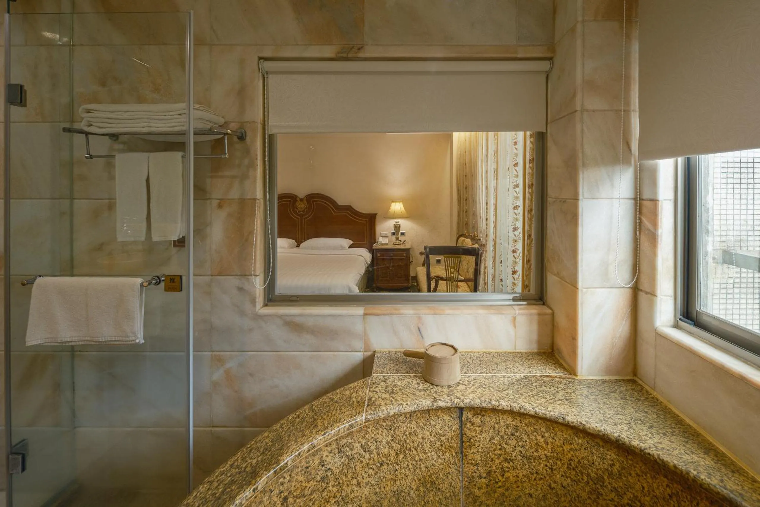 Bath, Bed in Grand Pleasure Spring Hotel