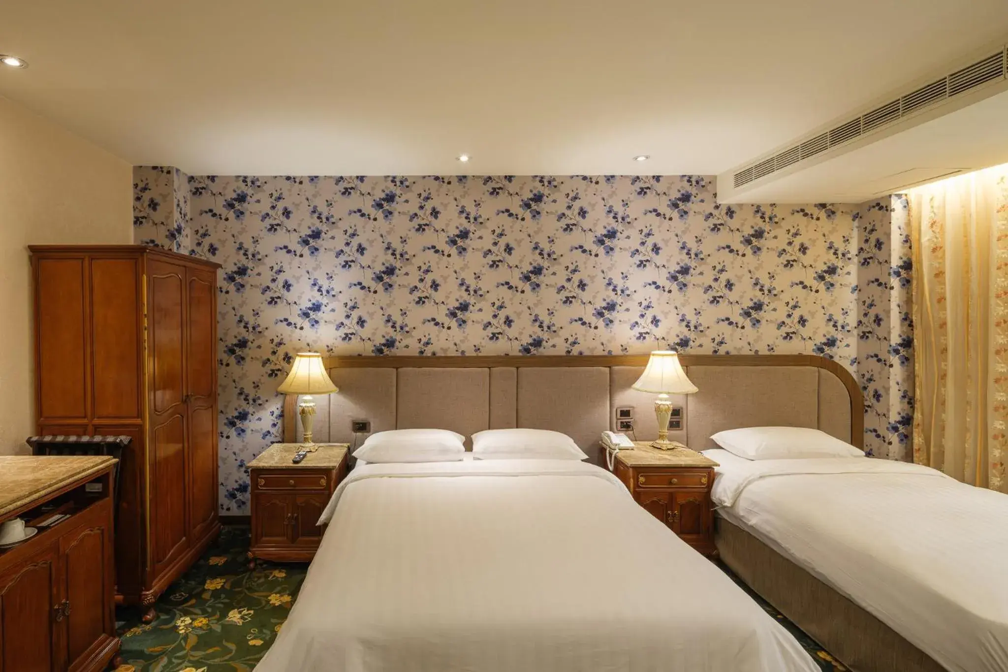 Bed in Grand Pleasure Spring Hotel Bed in Grand Pleasure Spring Hotel