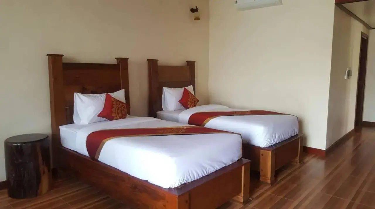 Bed in golden hotel dondet Bed in golden hotel dondet