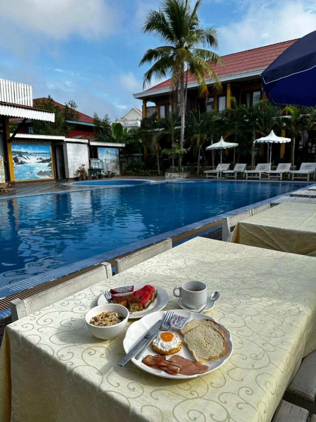 Swimming pool in golden hotel dondet