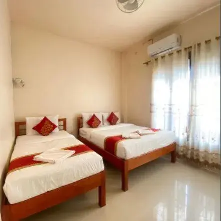 Bed in golden hotel dondet Bed in golden hotel dondet