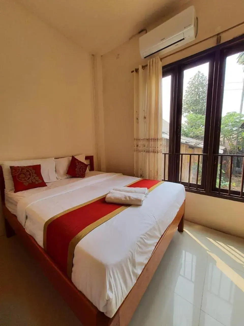 View (from property/room), Bed in golden hotel dondet View (from property/room), Bed in golden hotel dondet