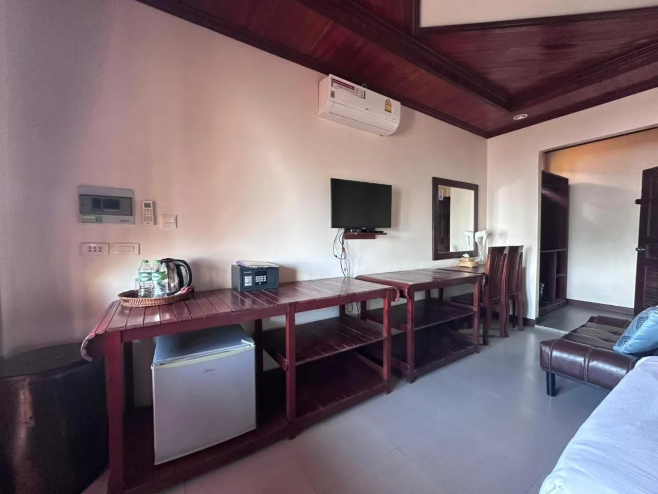 Bed in golden hotel dondet