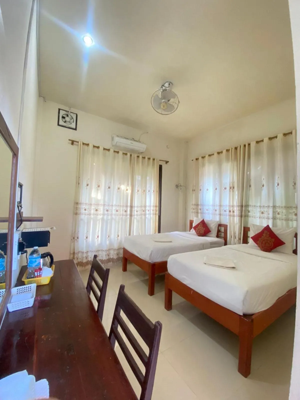 Bed in golden hotel dondet