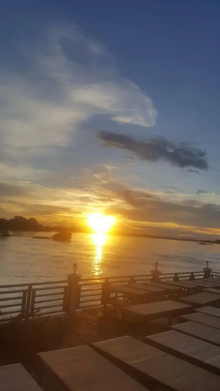 Day in golden hotel dondet