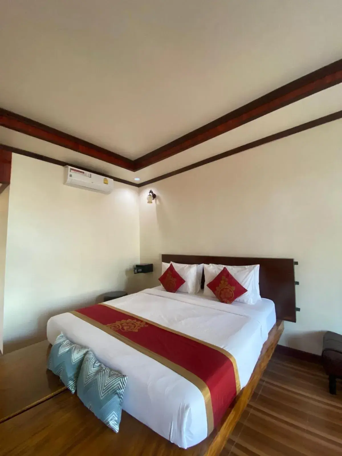 Bed in golden hotel dondet Bed in golden hotel dondet