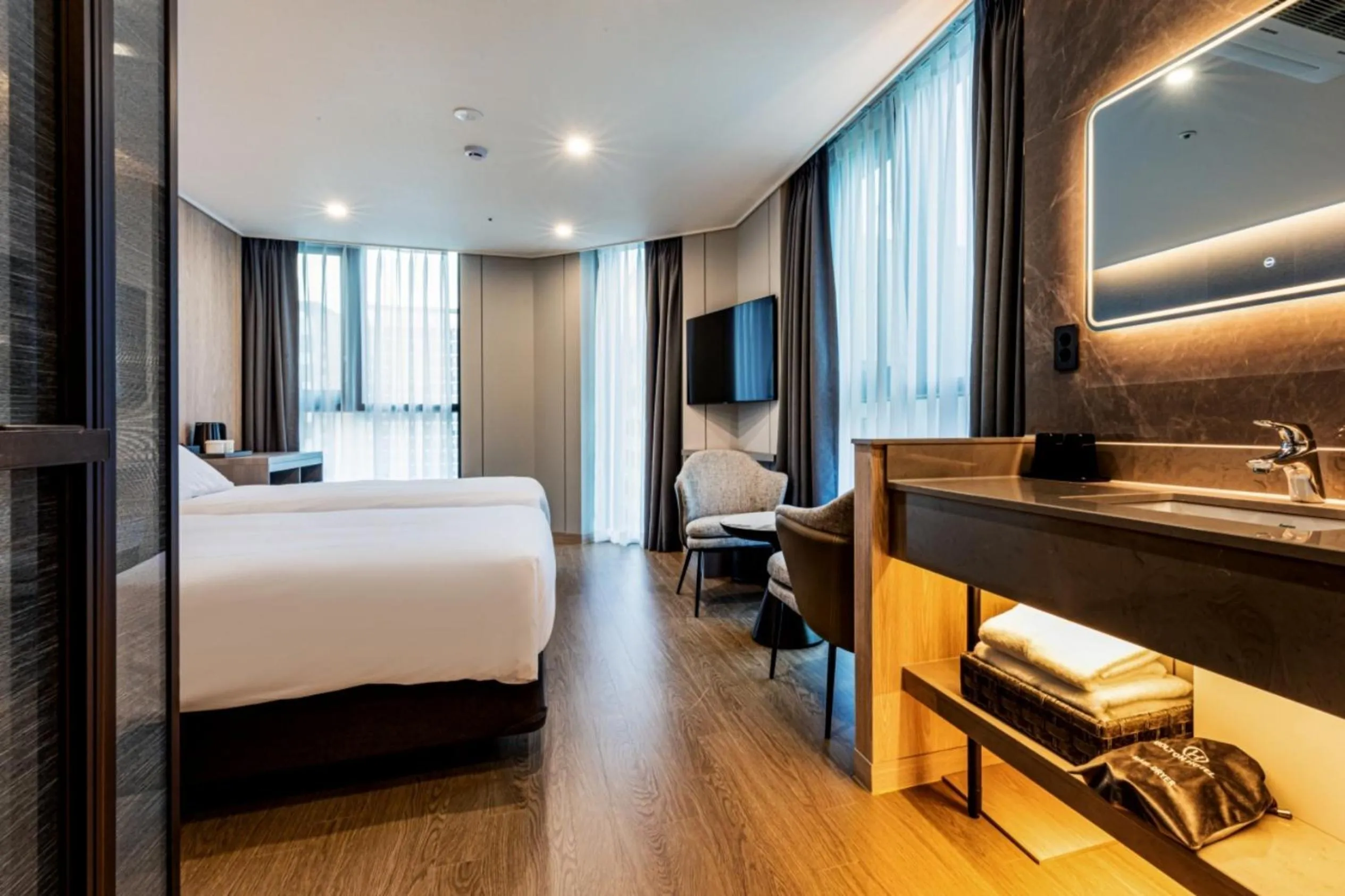 Bed in Jeju Bolton Hotel