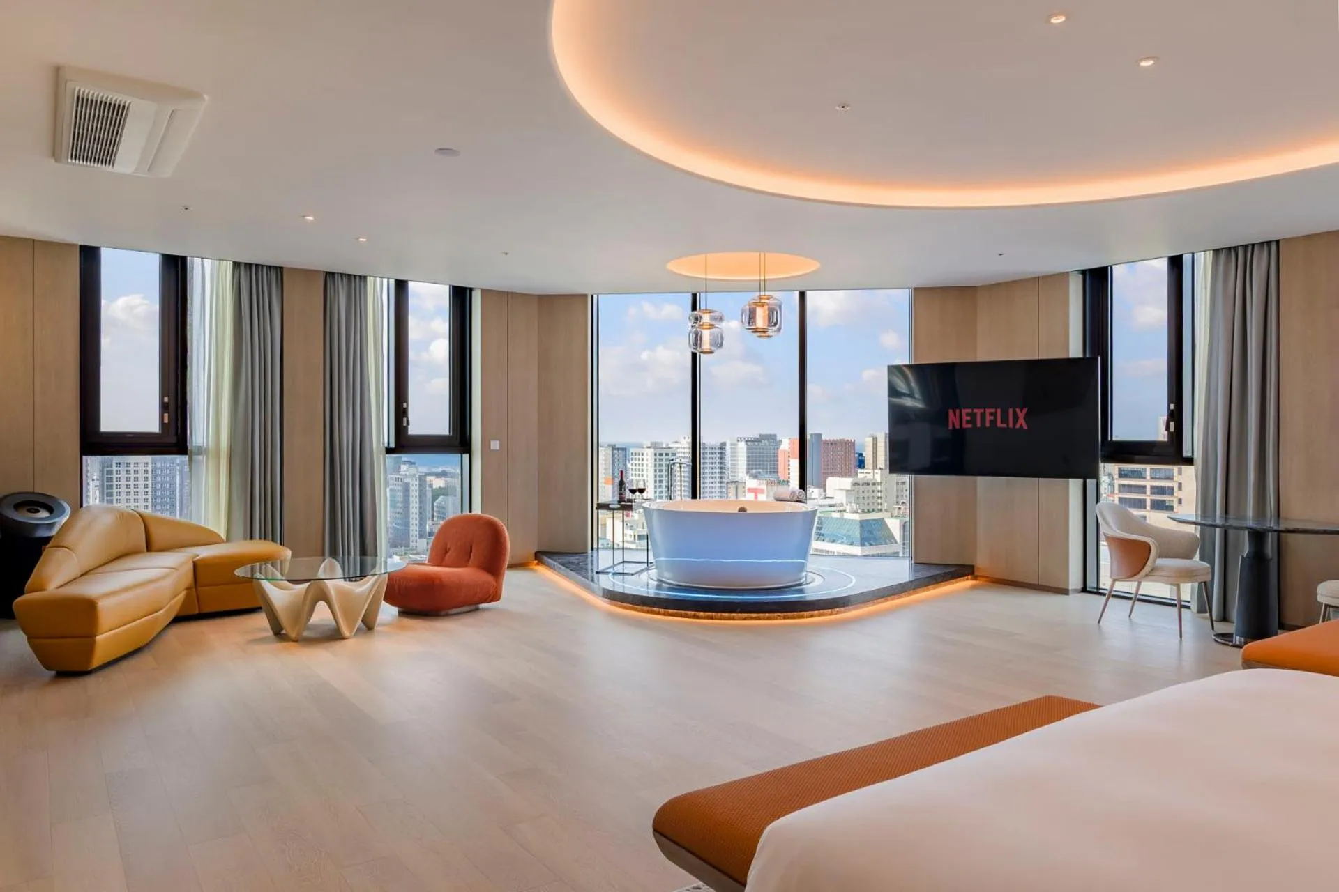 Photo of the whole room, Bed in Jeju Bolton Hotel