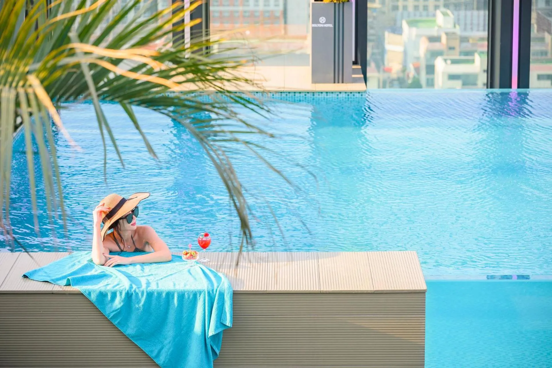 Swimming pool in Jeju Bolton Hotel