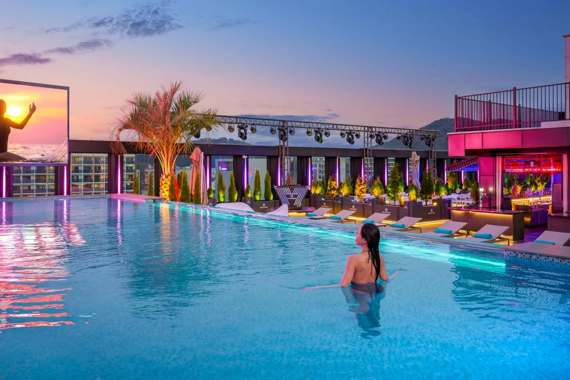 Swimming pool in Jeju Bolton Hotel