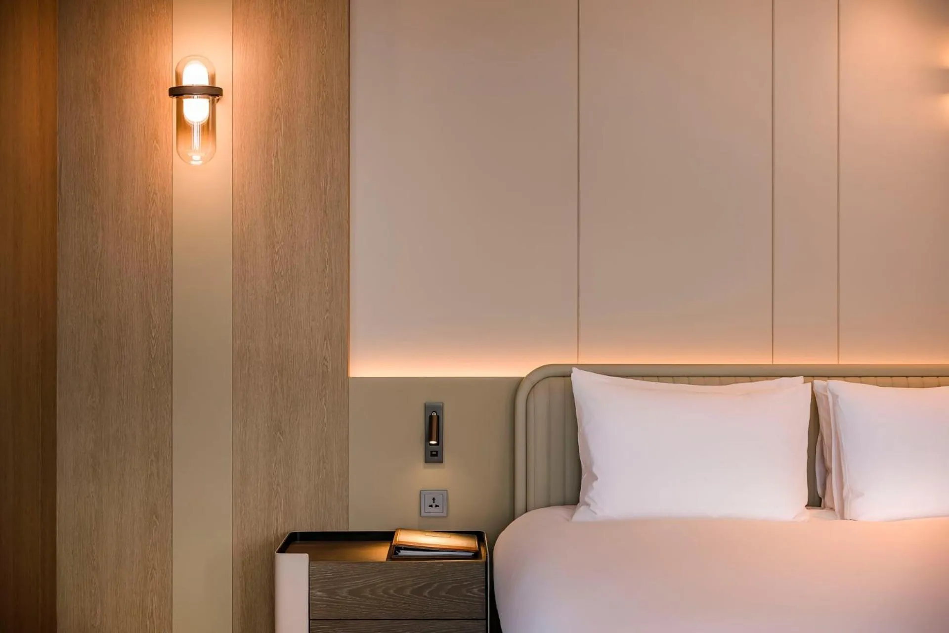 Bed in Jeju Bolton Hotel