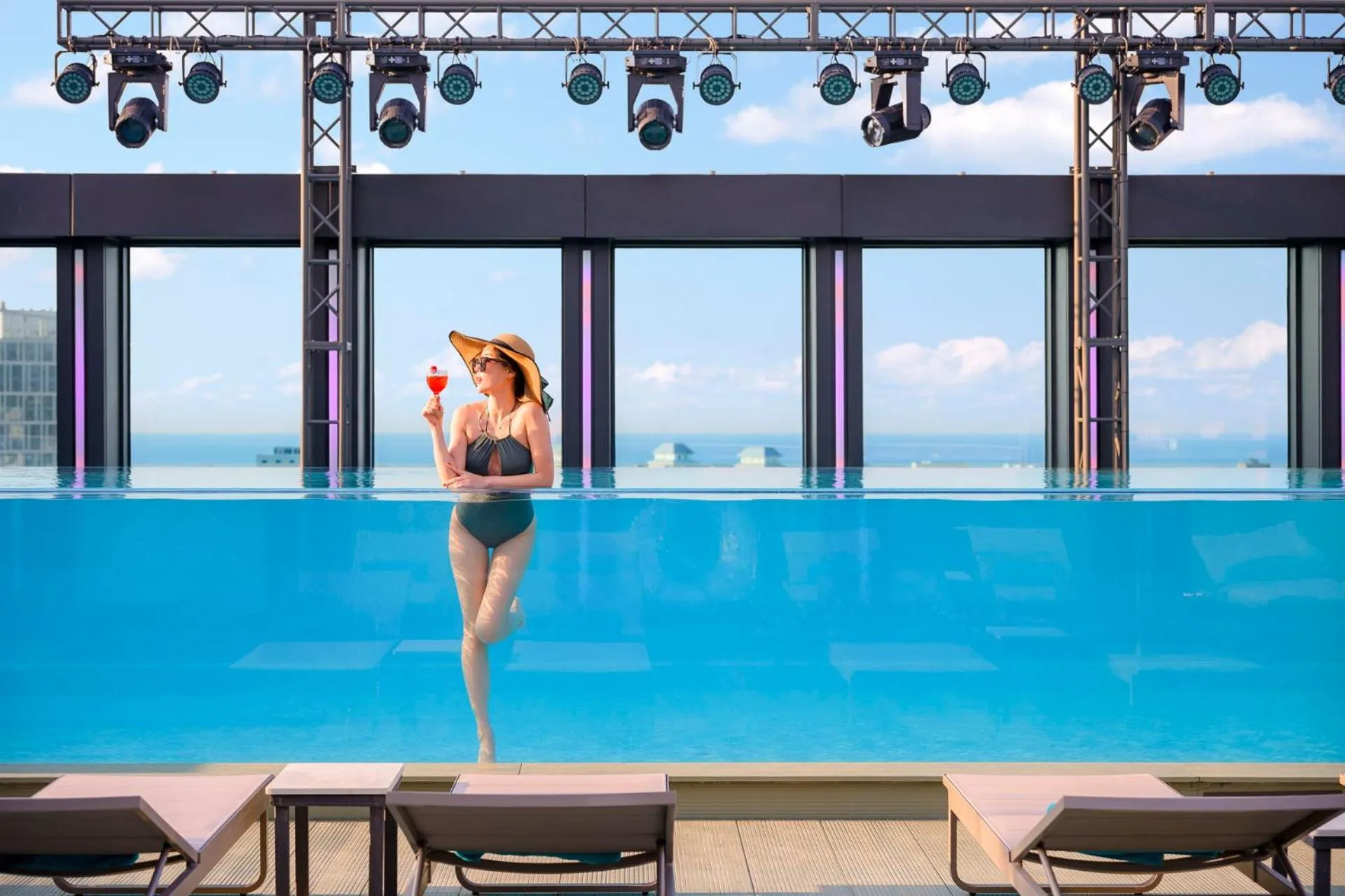 Swimming pool in Jeju Bolton Hotel