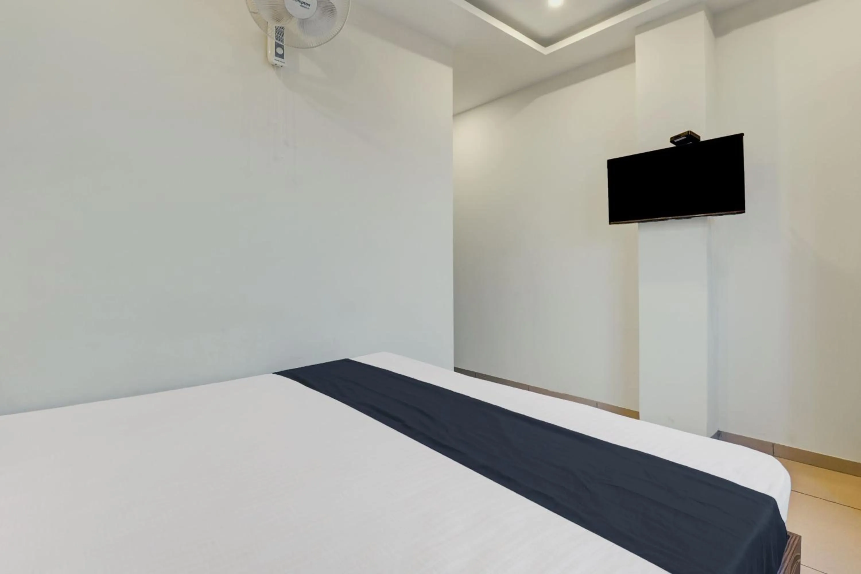 Bedroom, Bed in Dream Comforts Lodging & Boarding