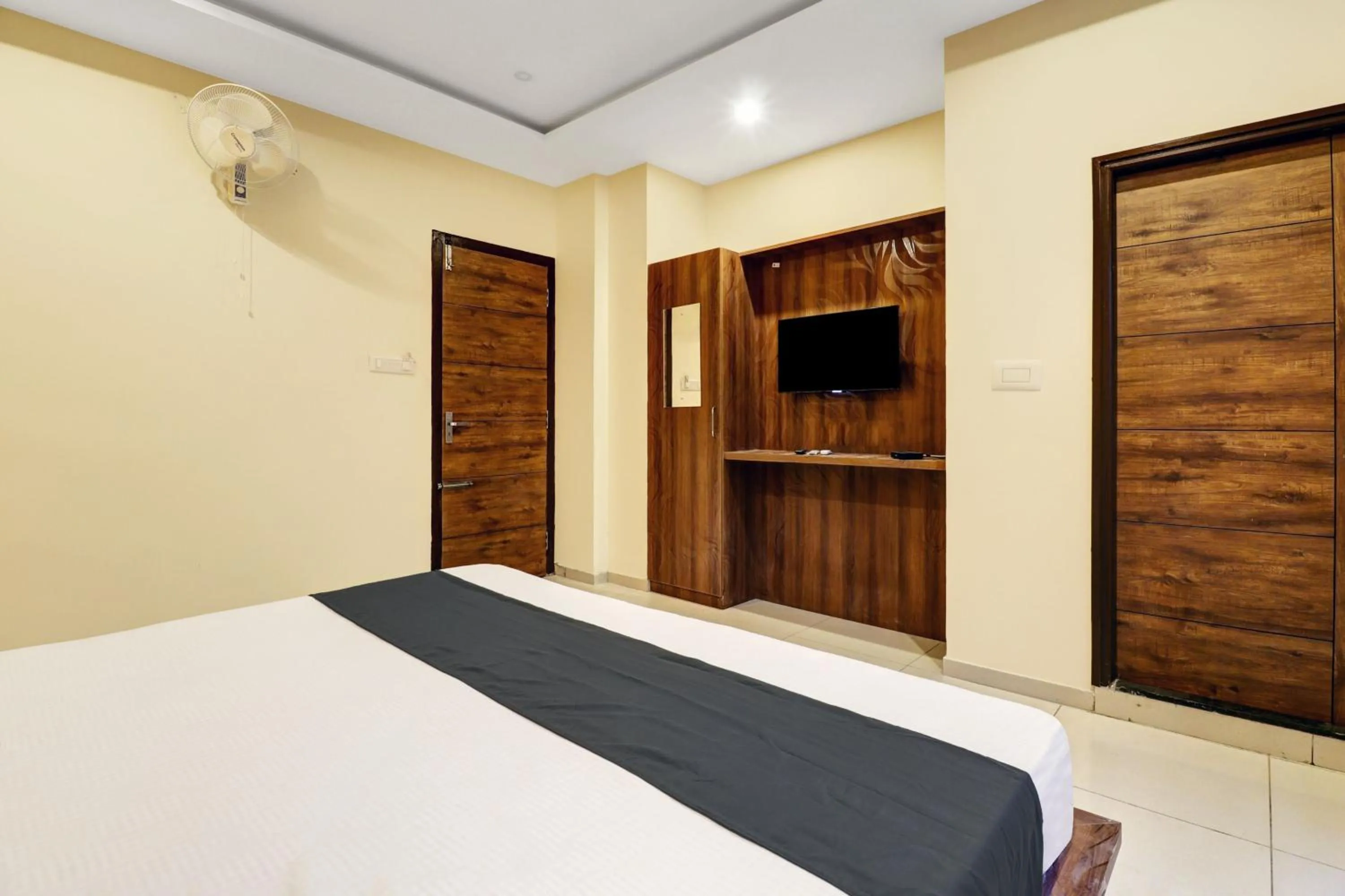 Bedroom, Bed in Dream Comforts Lodging & Boarding