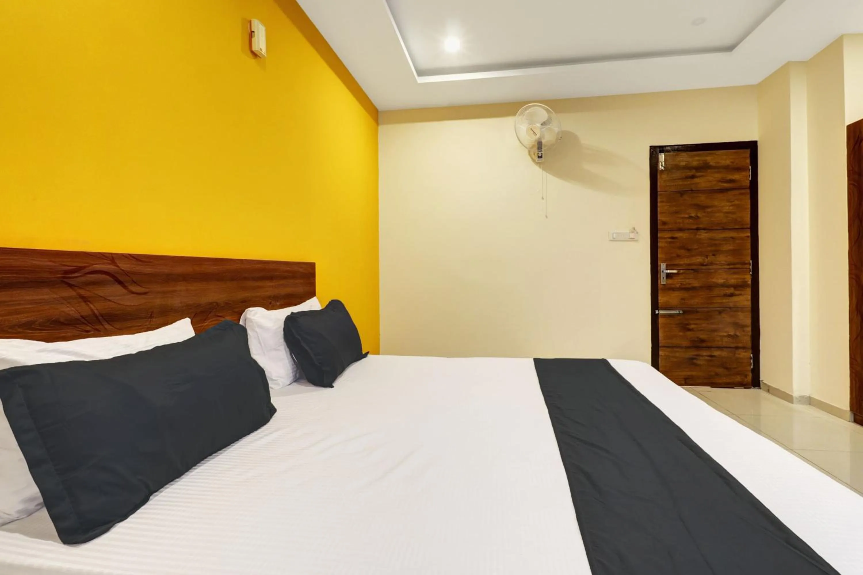 Bedroom, Bed in Dream Comforts Lodging & Boarding