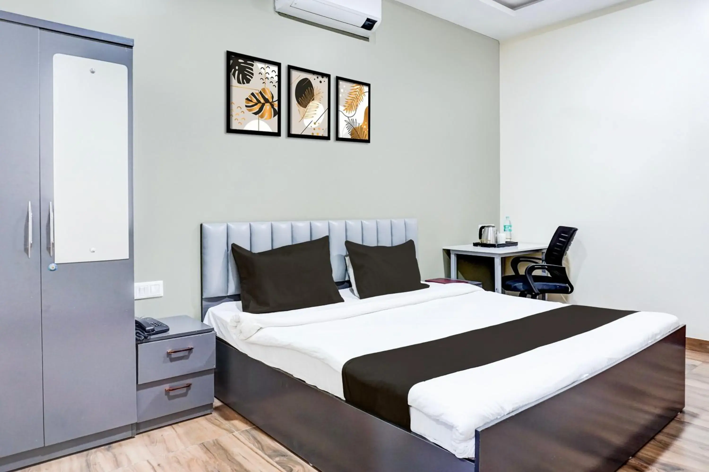 Bedroom, Bed in Super Collection O Pashan-Sus Road Baner Formerly Grey Stone Bedroom, Bed in Super Collection O Pashan-Sus Road Baner Formerly Grey Stone