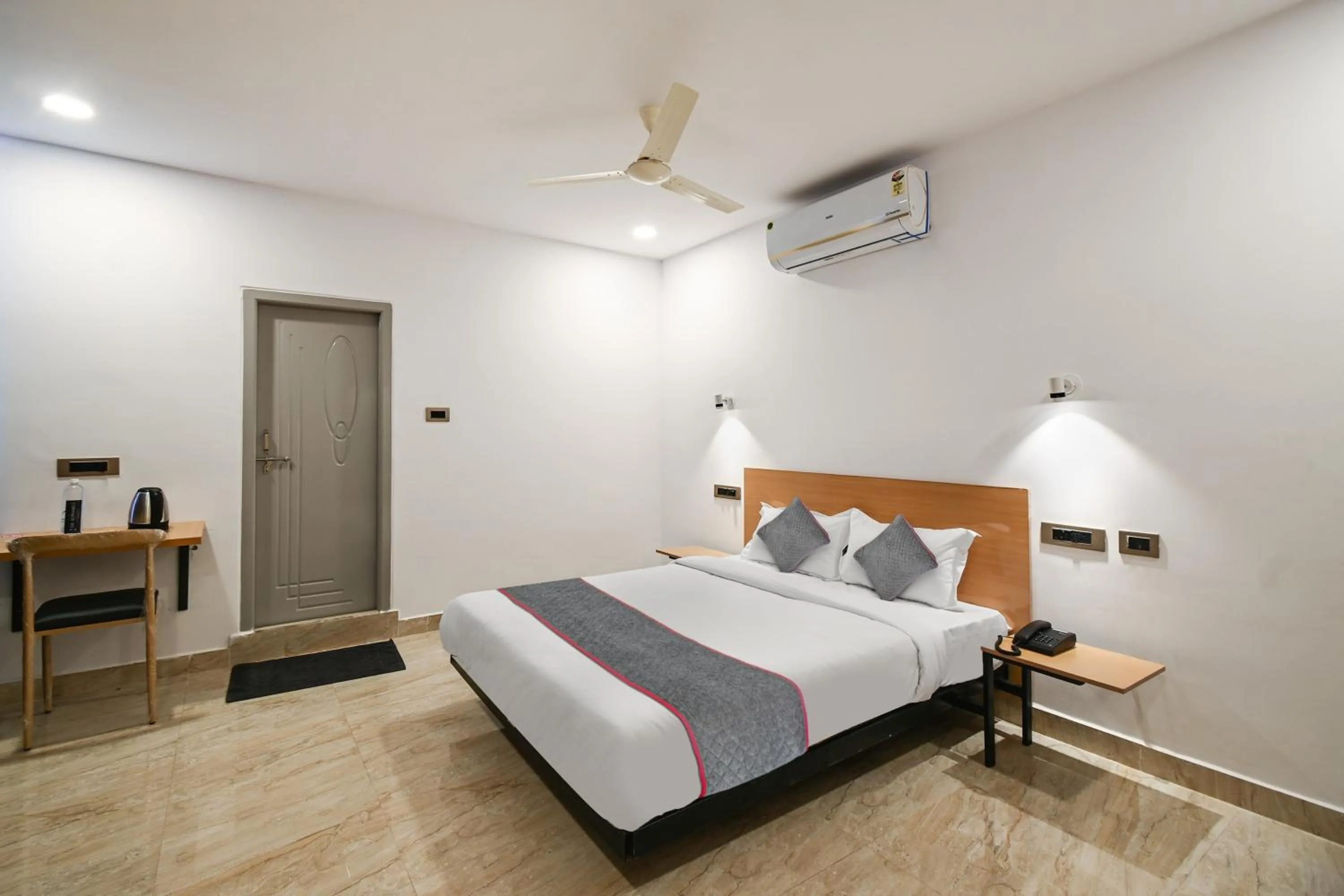 Bedroom in Super Townhouse De Alphabet Karmanghat