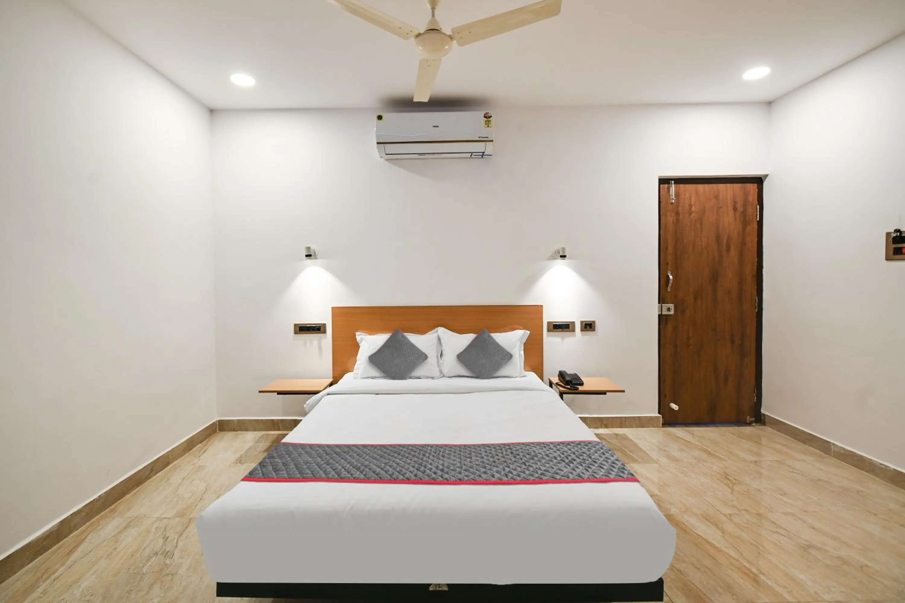 Bedroom in Super Townhouse De Alphabet Karmanghat