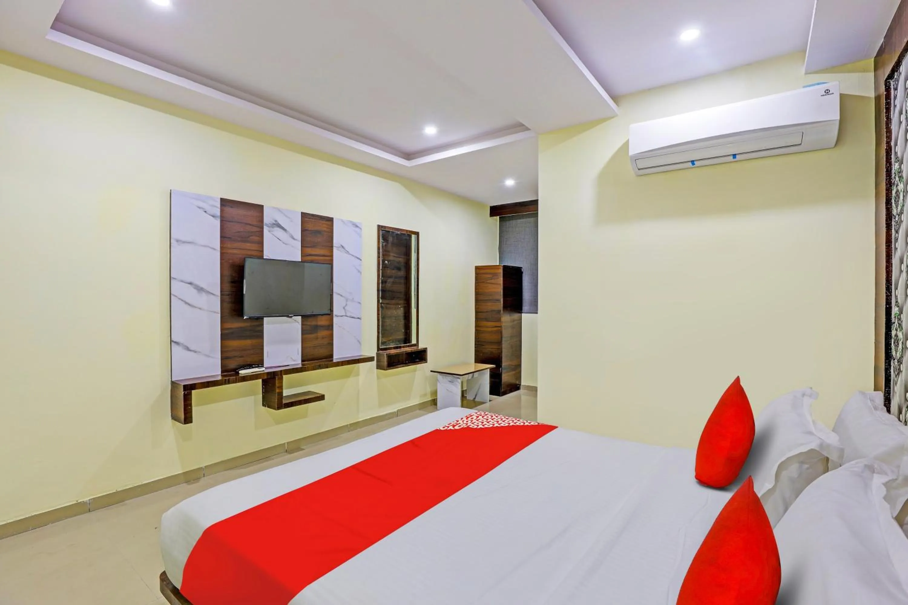 Bedroom, Bed in Hotel O Golden Near Haroni Road