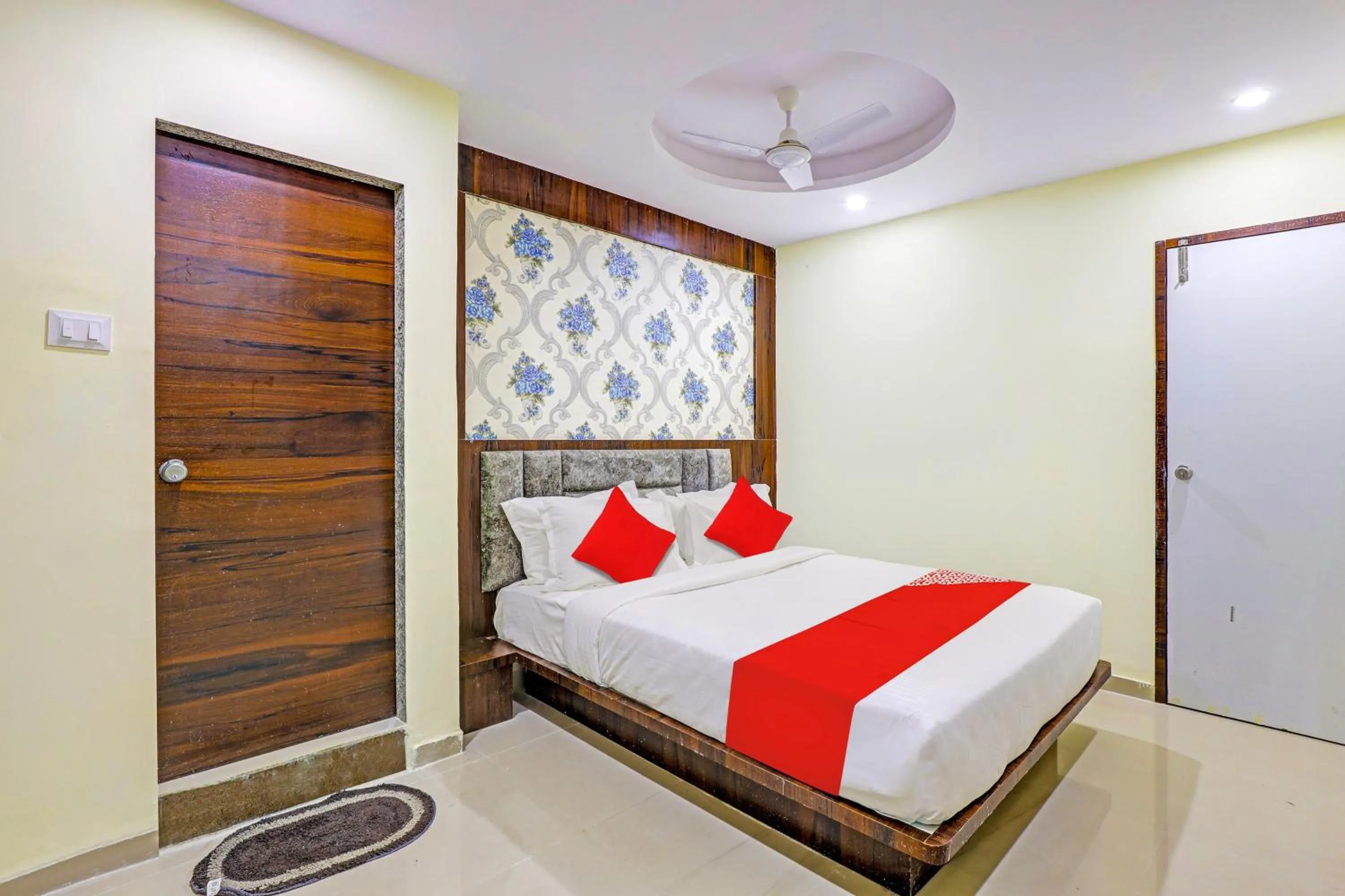 Bedroom, Bed in Hotel O Golden Near Haroni Road