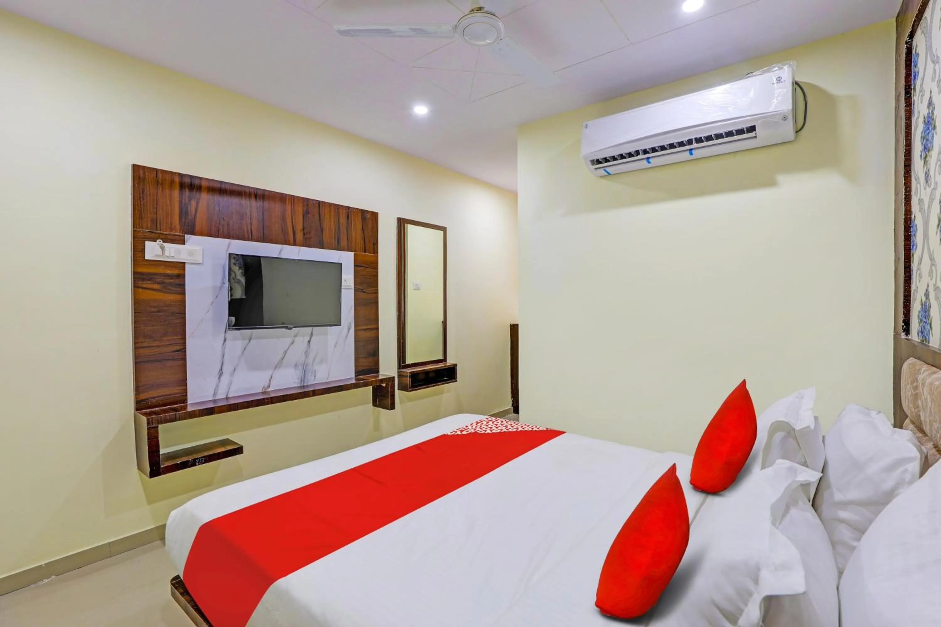 Bedroom, Bed in Hotel O Golden Near Haroni Road