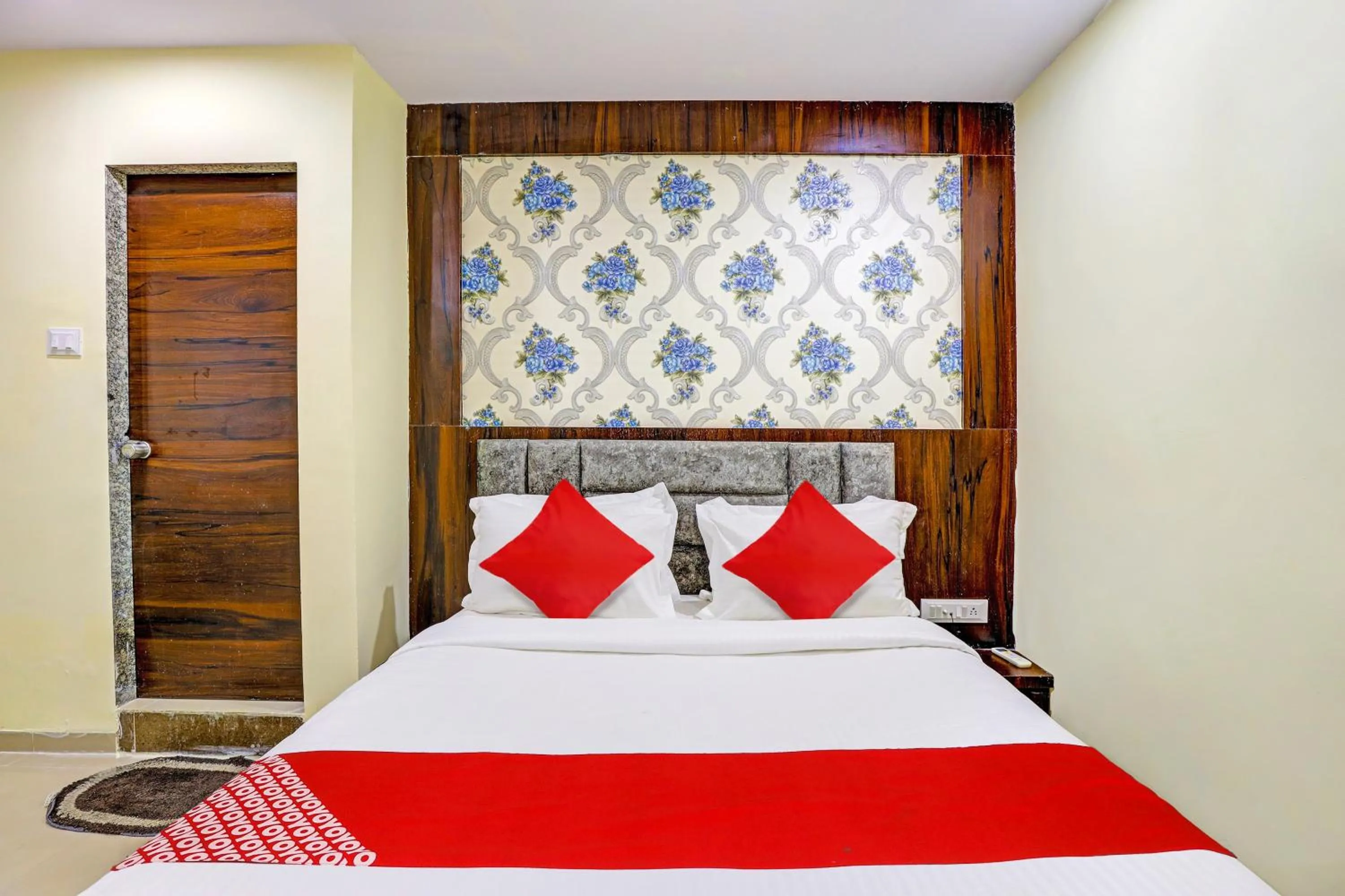 Bedroom, Bed in Hotel O Golden Near Haroni Road