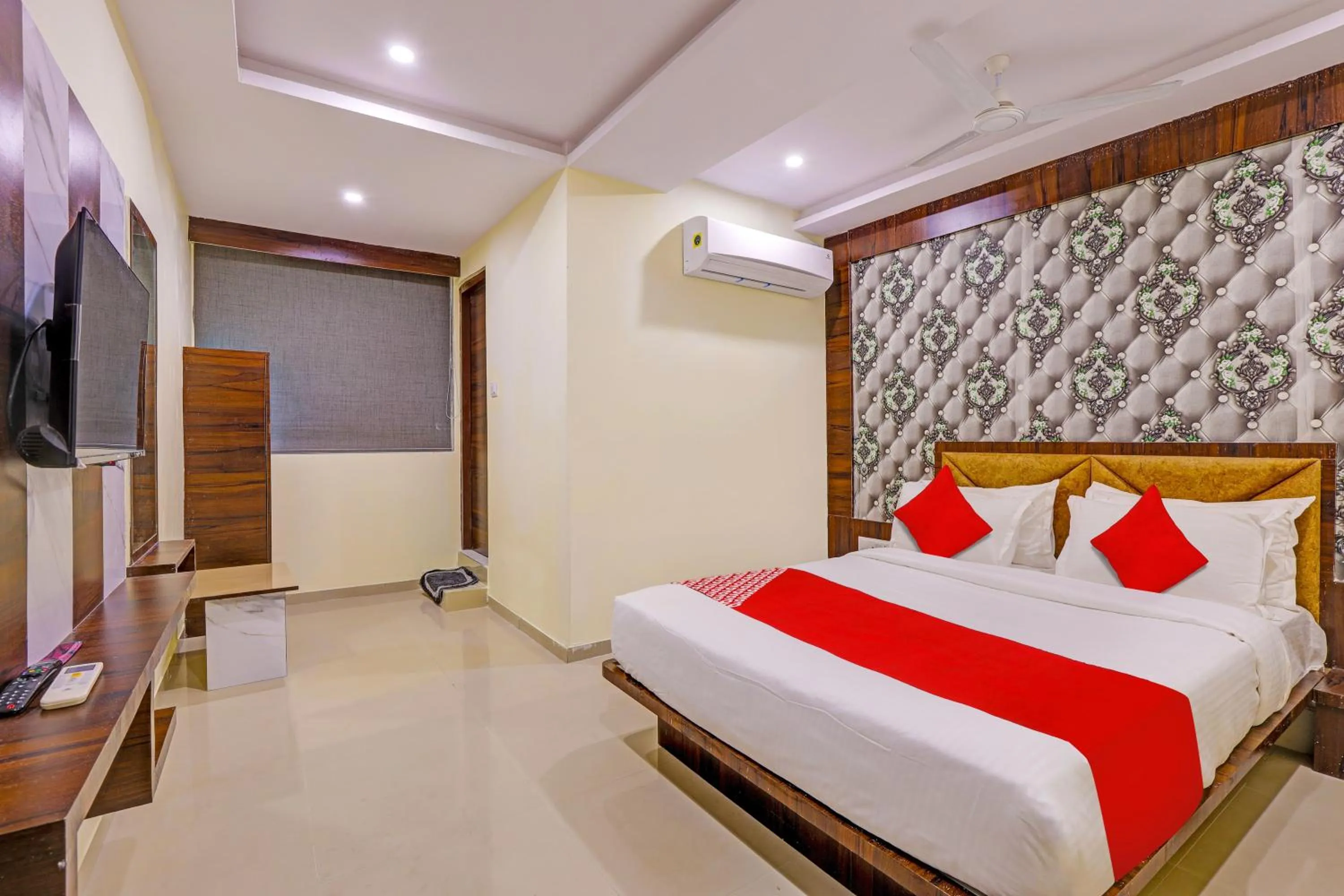 Bedroom, Bed in Hotel O Golden Near Haroni Road