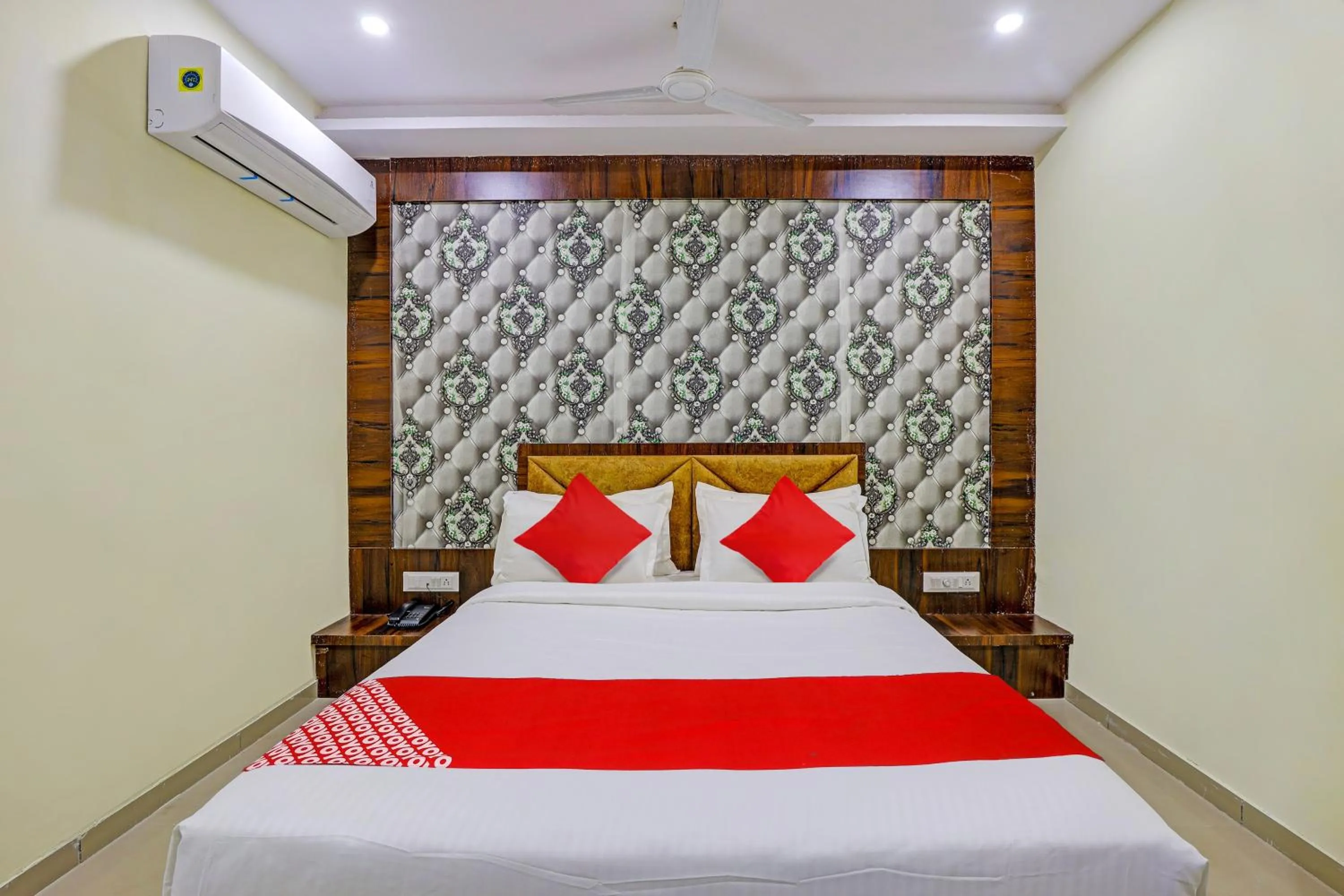Bedroom, Bed in Hotel O Golden Near Haroni Road