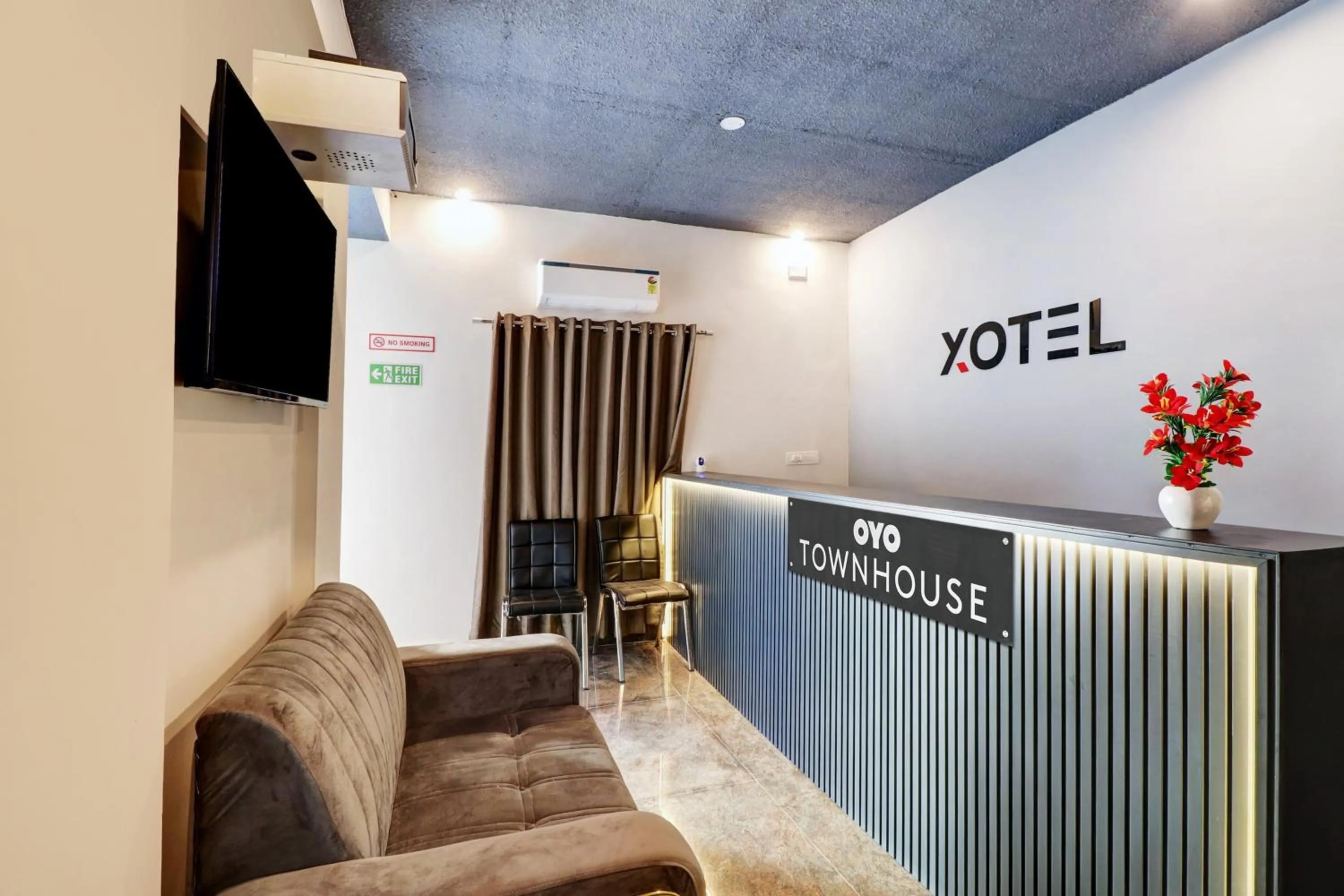 Lobby or reception in Super Townhouse Ecity Inn