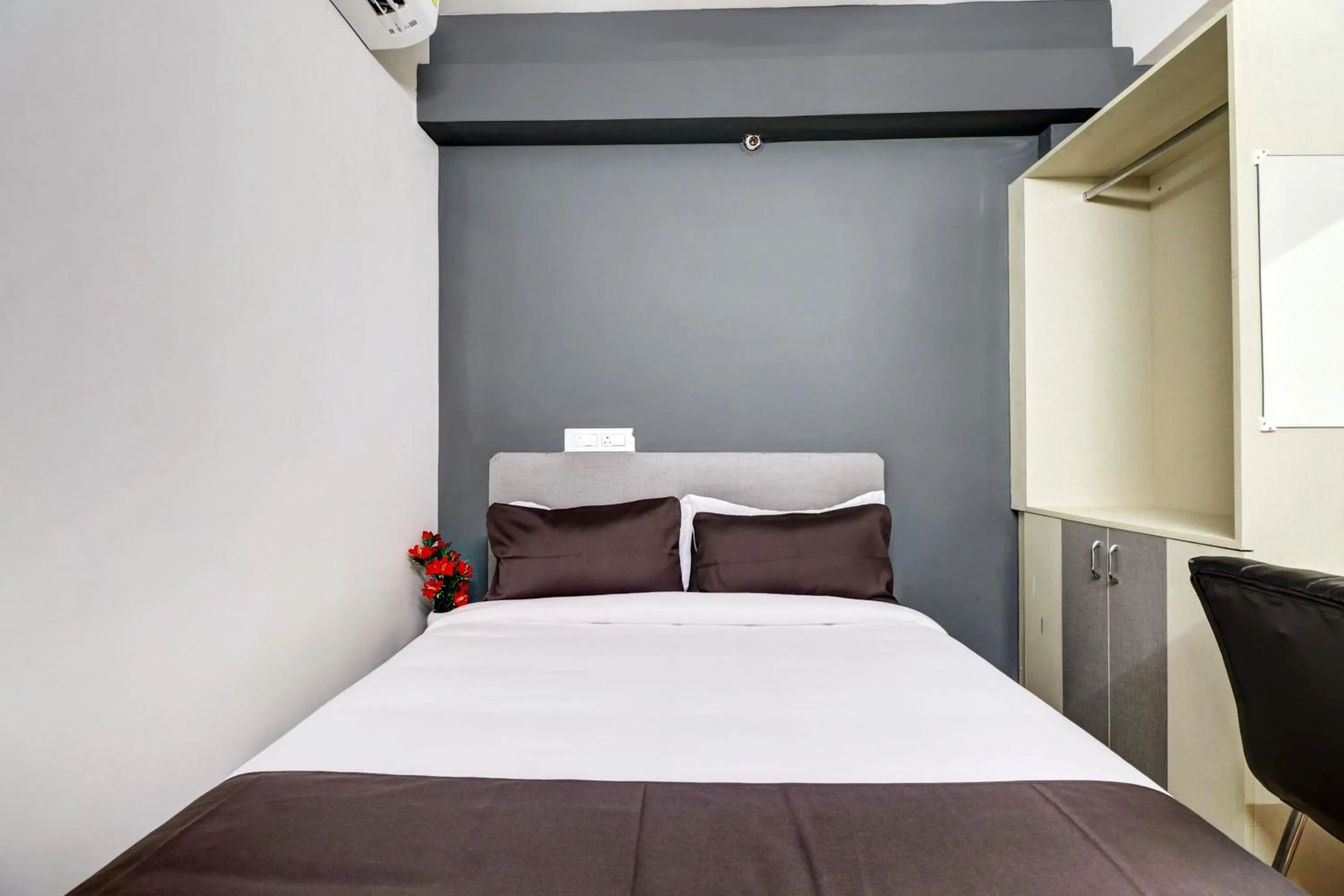 Bedroom, Bed in Super Townhouse Ecity Inn