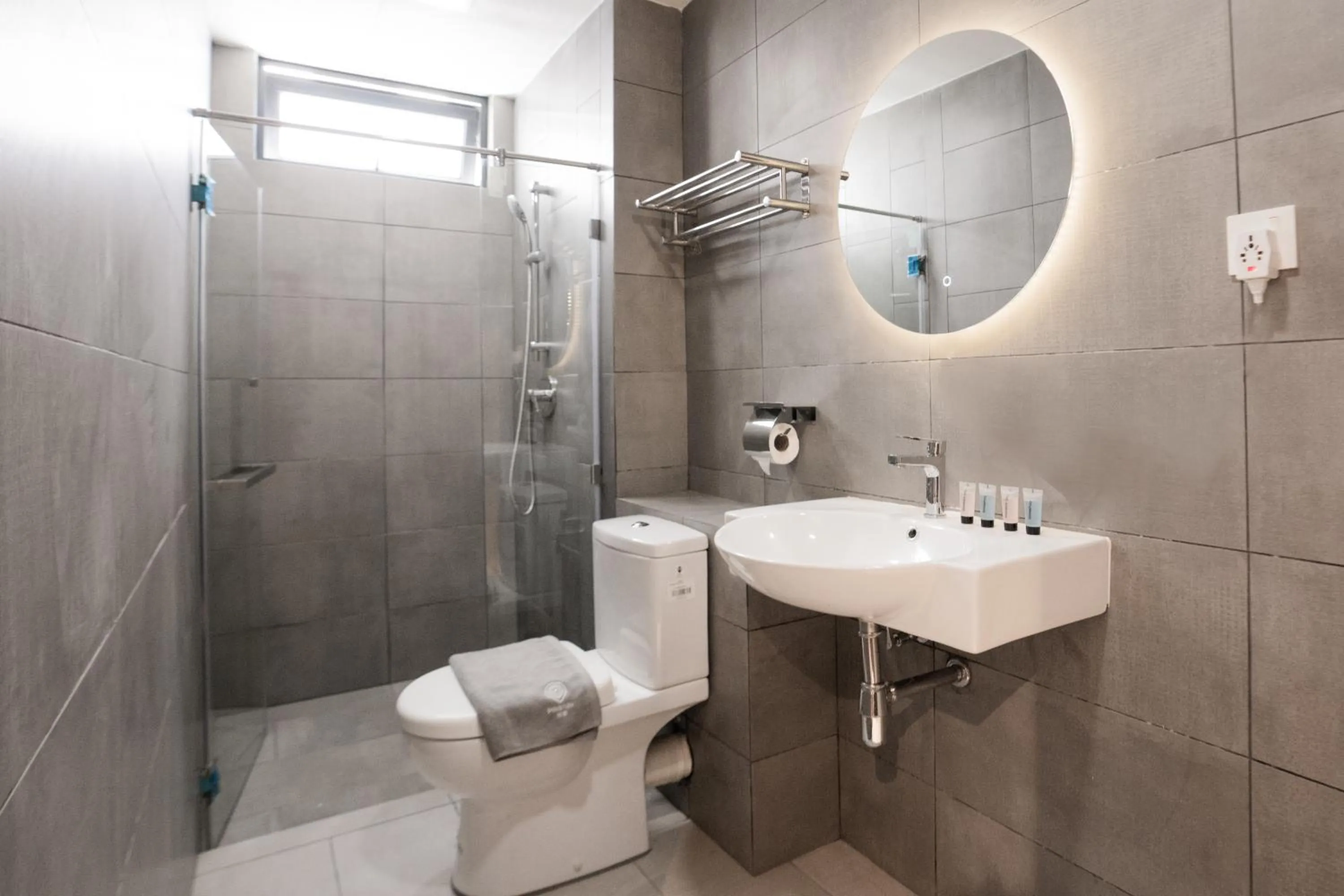 Shower in K Avenue by CAIRO