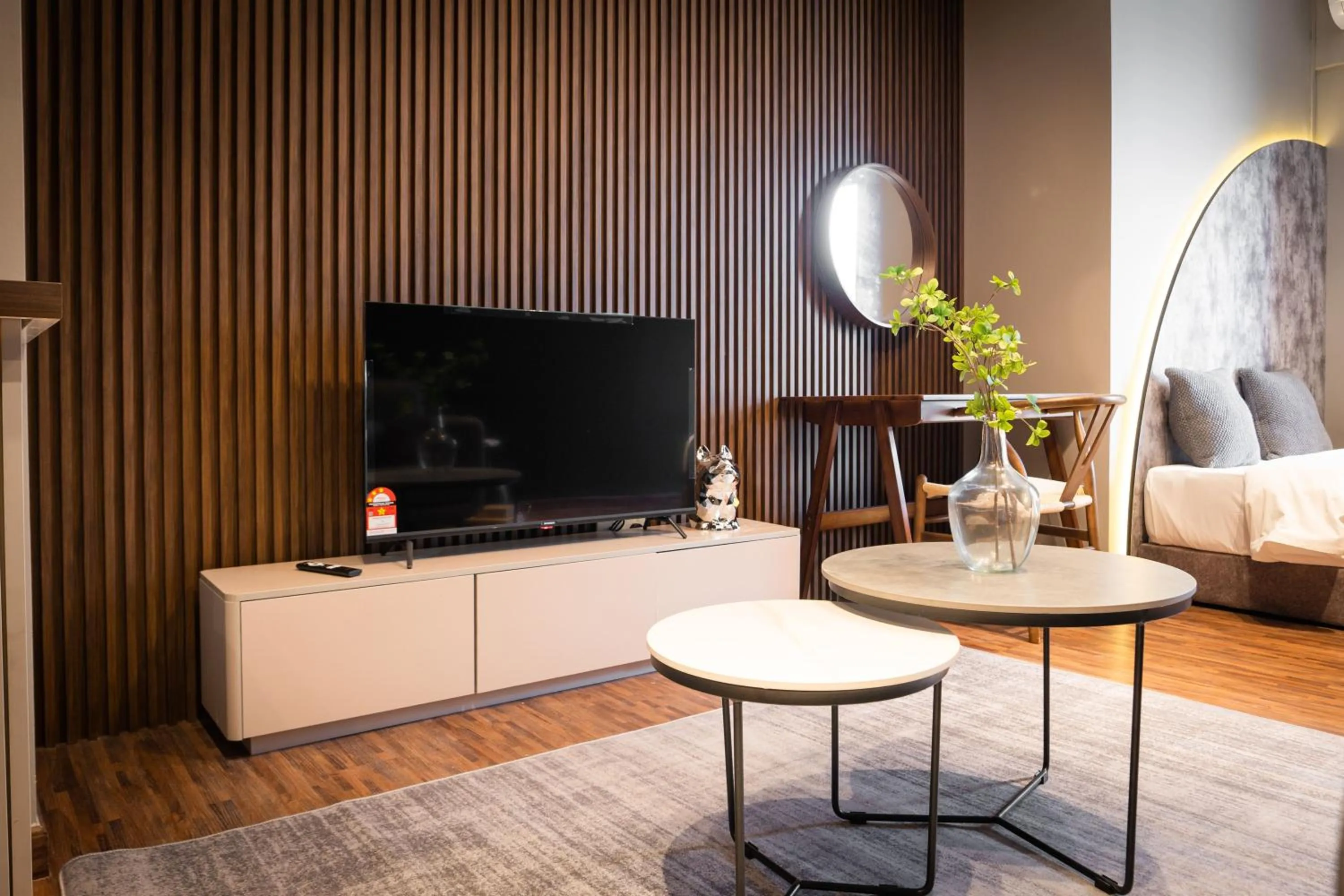 TV and multimedia in K Avenue by CAIRO