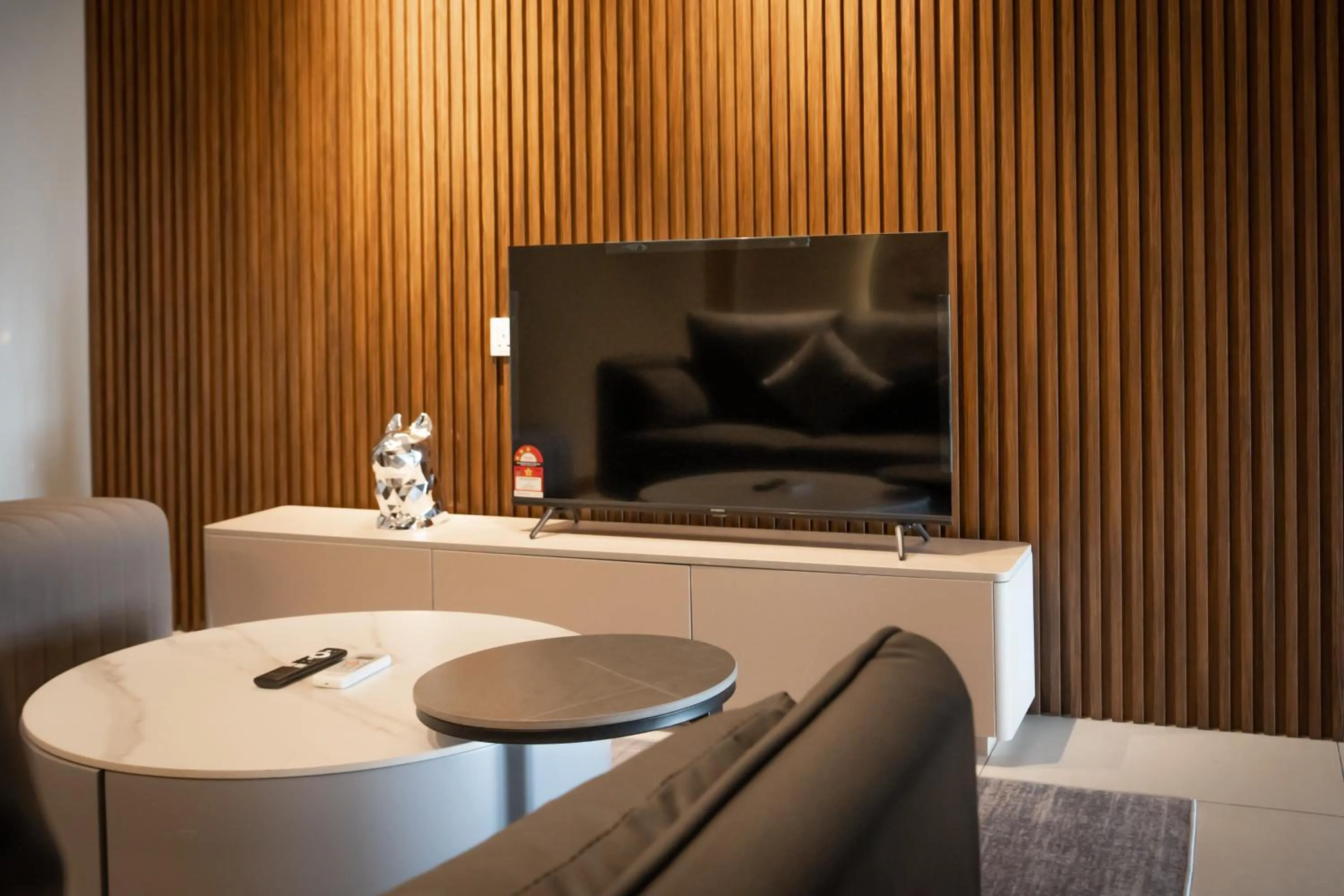 TV and multimedia in K Avenue by CAIRO