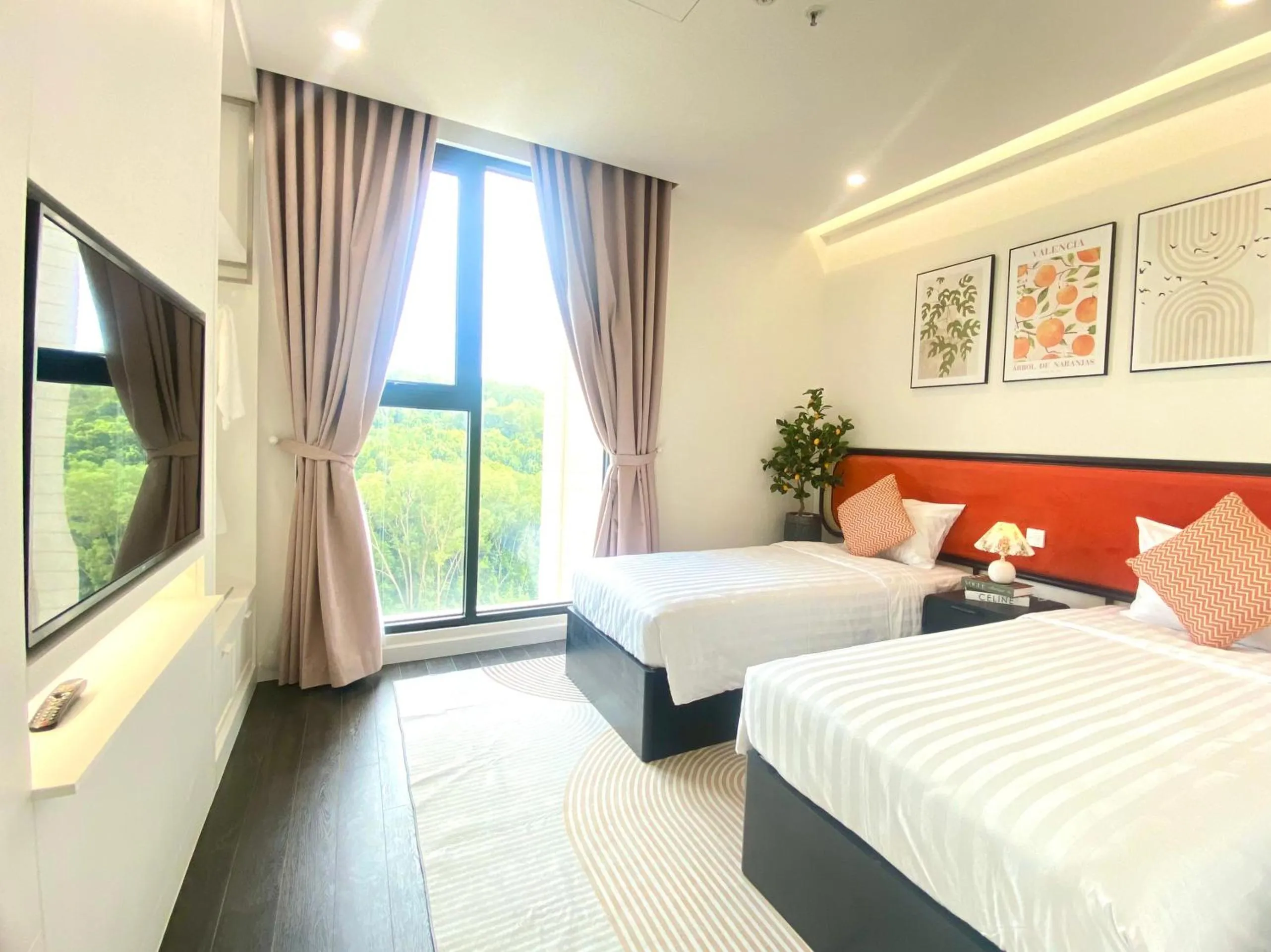 Bed in Rosie Hillside Seaview Phu Quoc Apartment