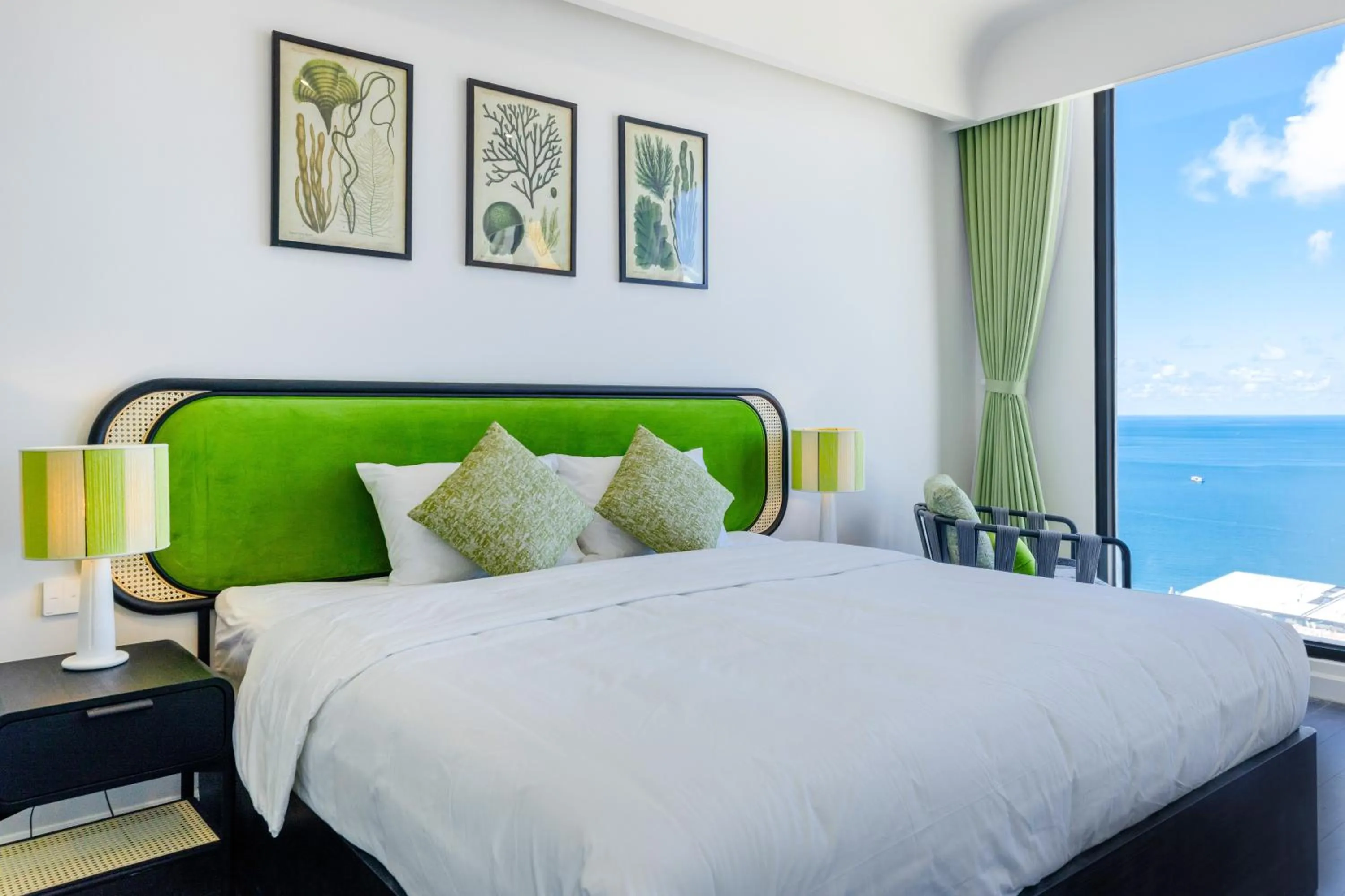 Bed in Rosie Hillside Seaview Phu Quoc Apartment